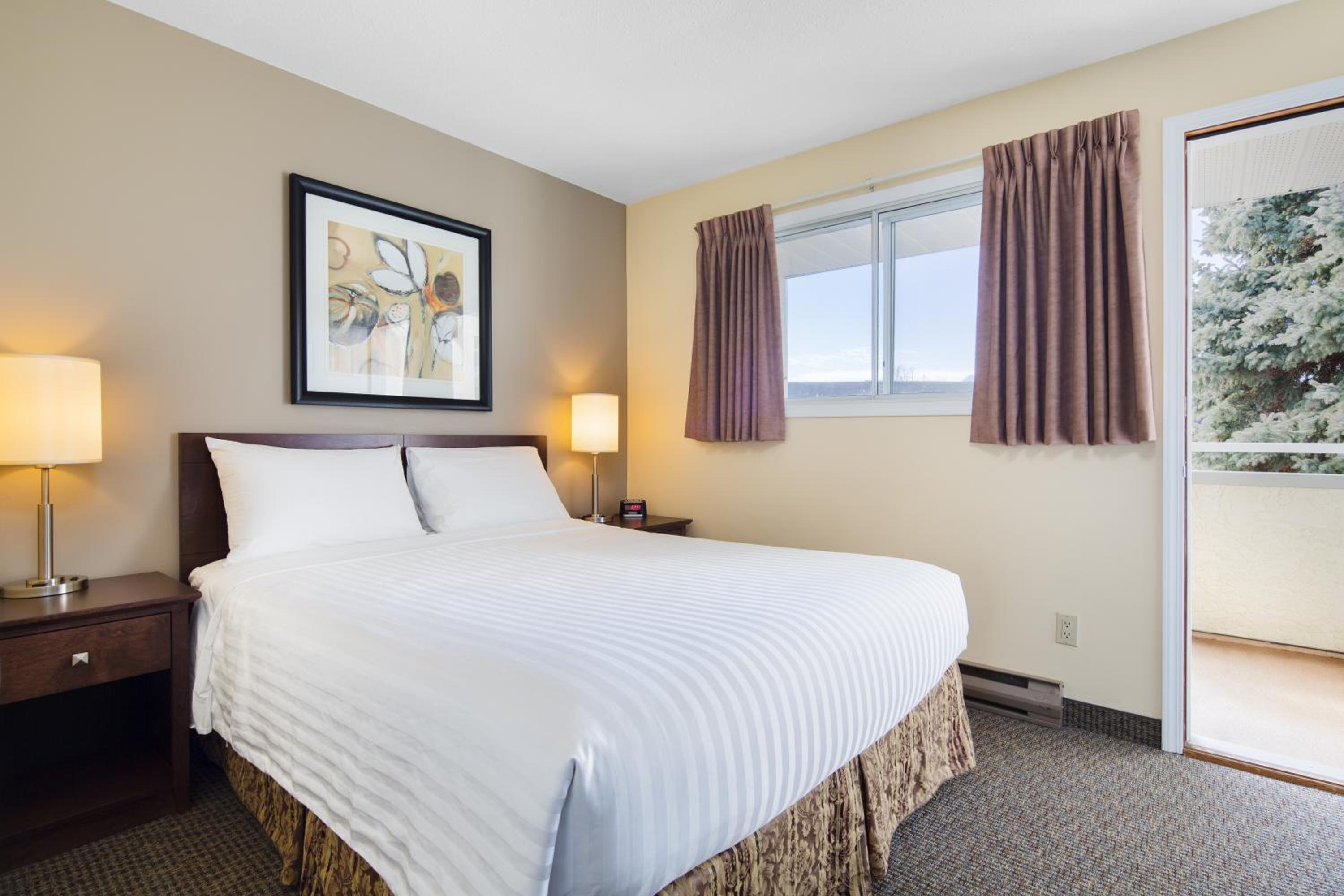 Deluxe Queen Suite with Sofa Bed