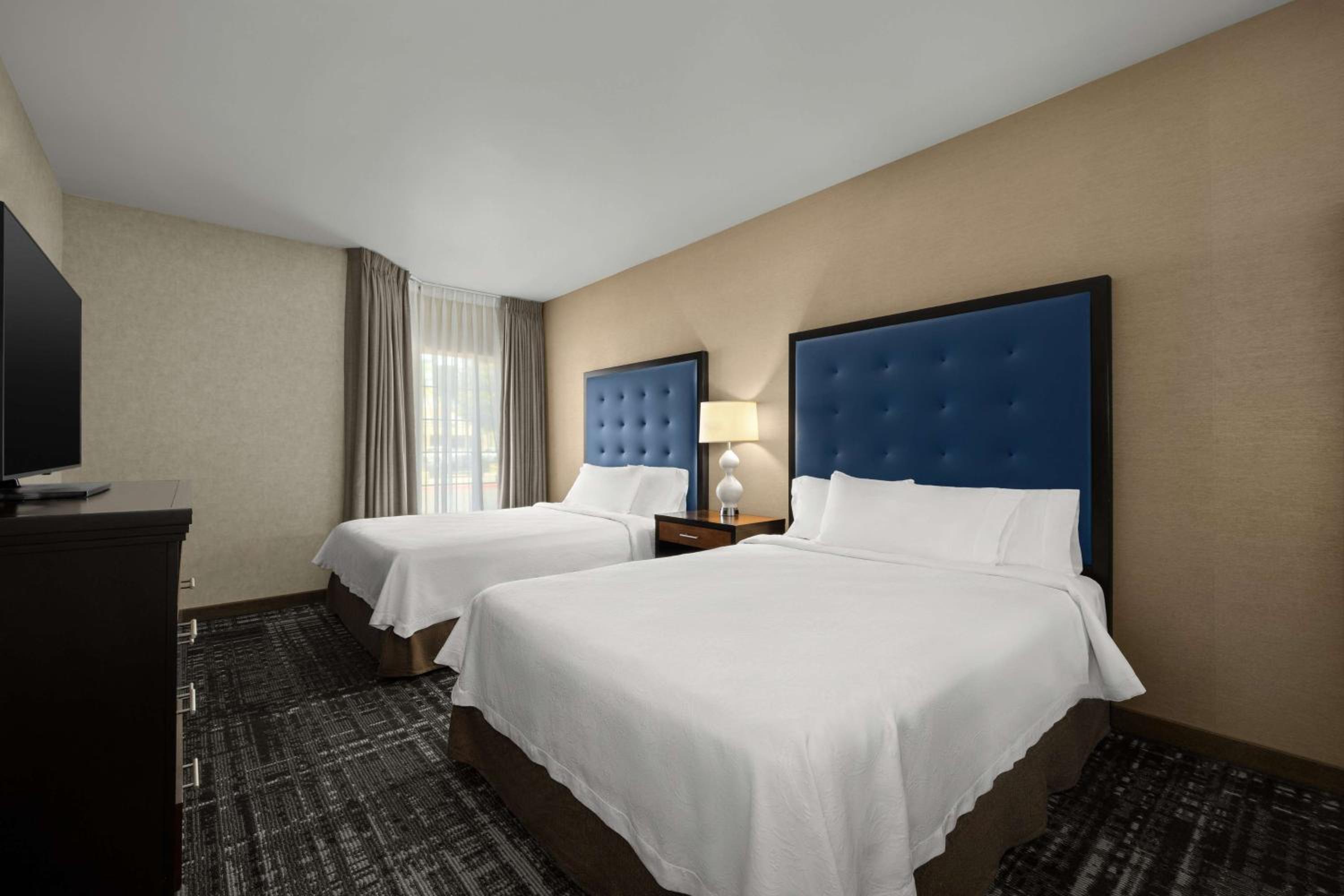 One-Bedroom Queen Suite with Two Queen Beds - Non-Smoking