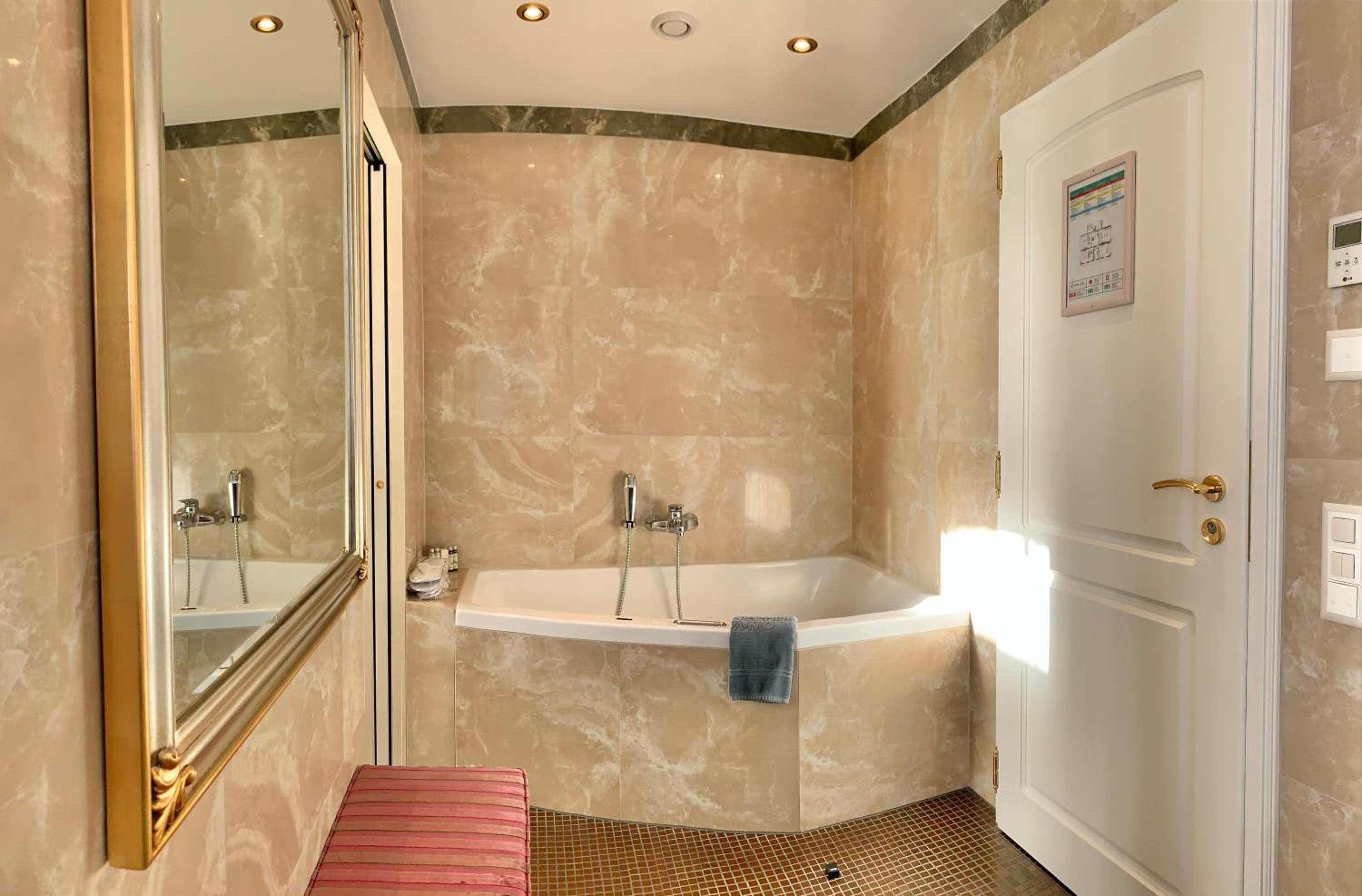 Prestige Twin Room with Lake View