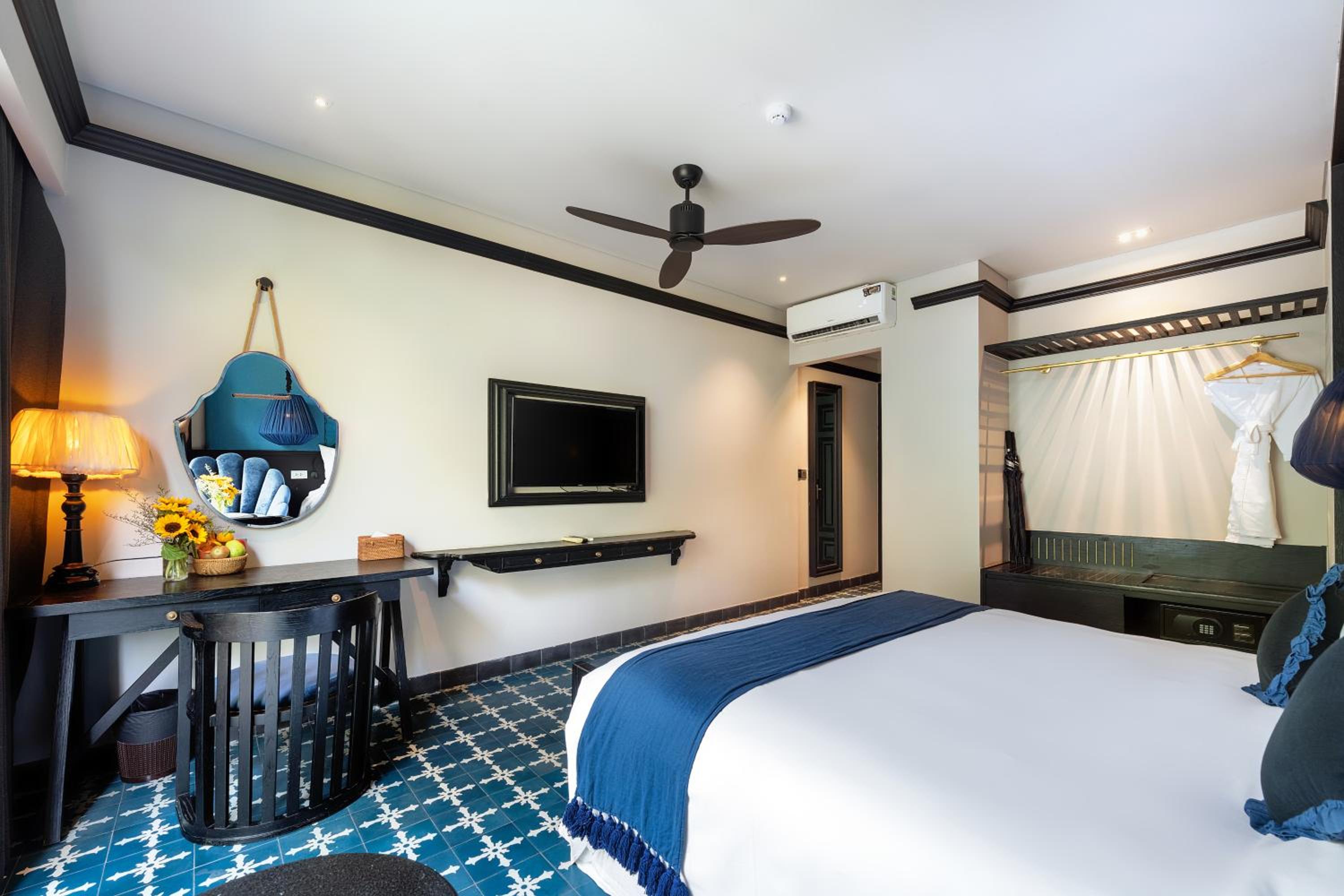 Deluxe Double or Twin Room with Sea View
