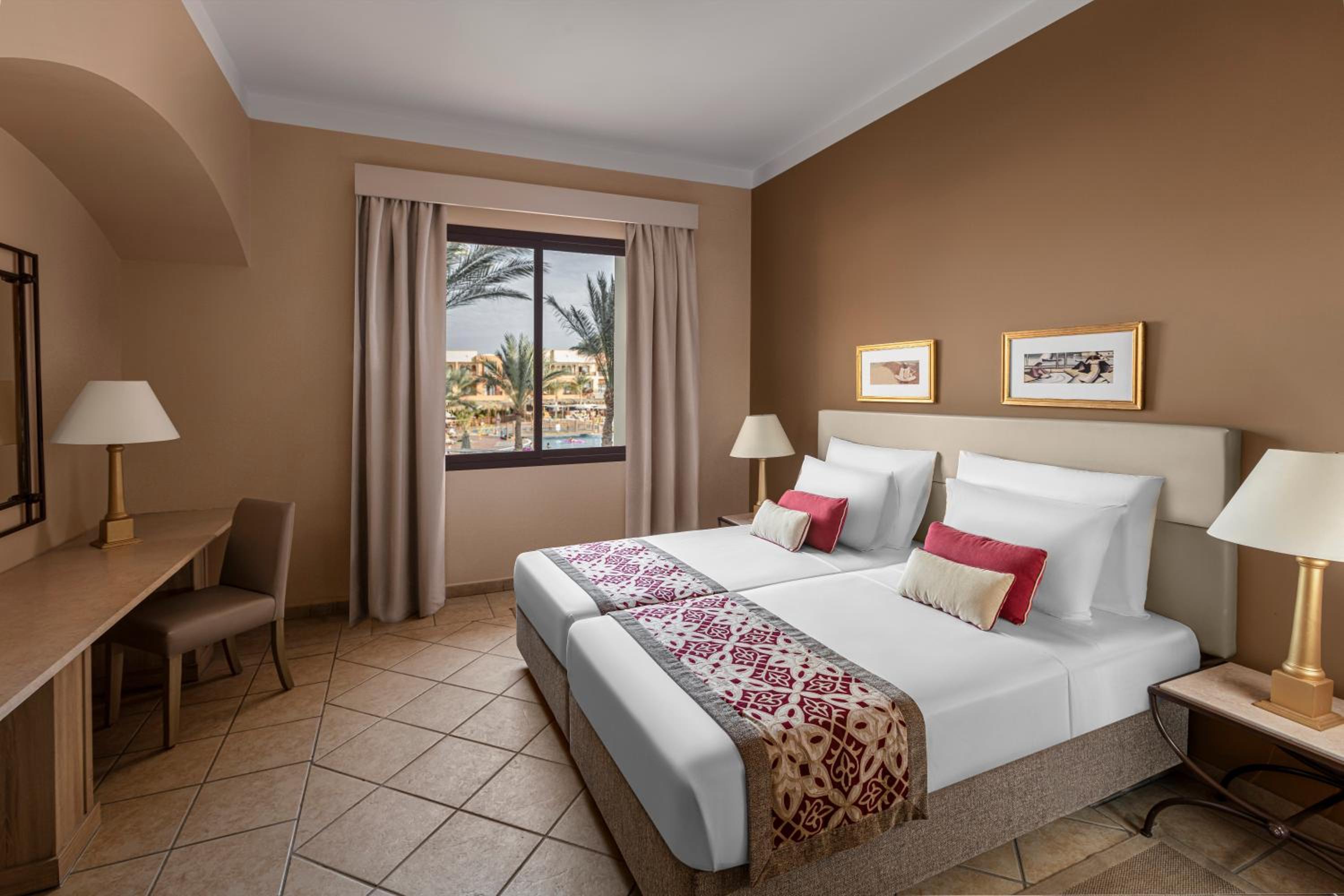 One-Bedroom Apartment Twin beds Garden View