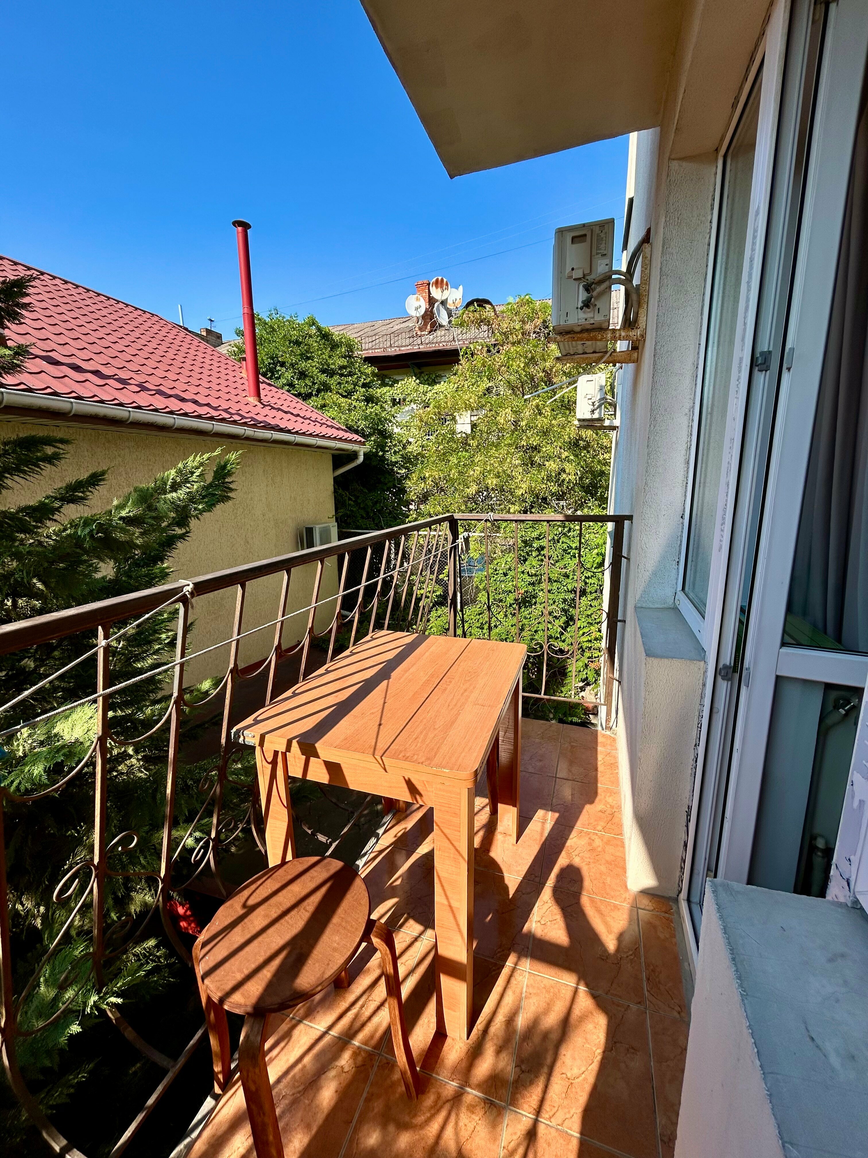 Трехместный номер с балконом