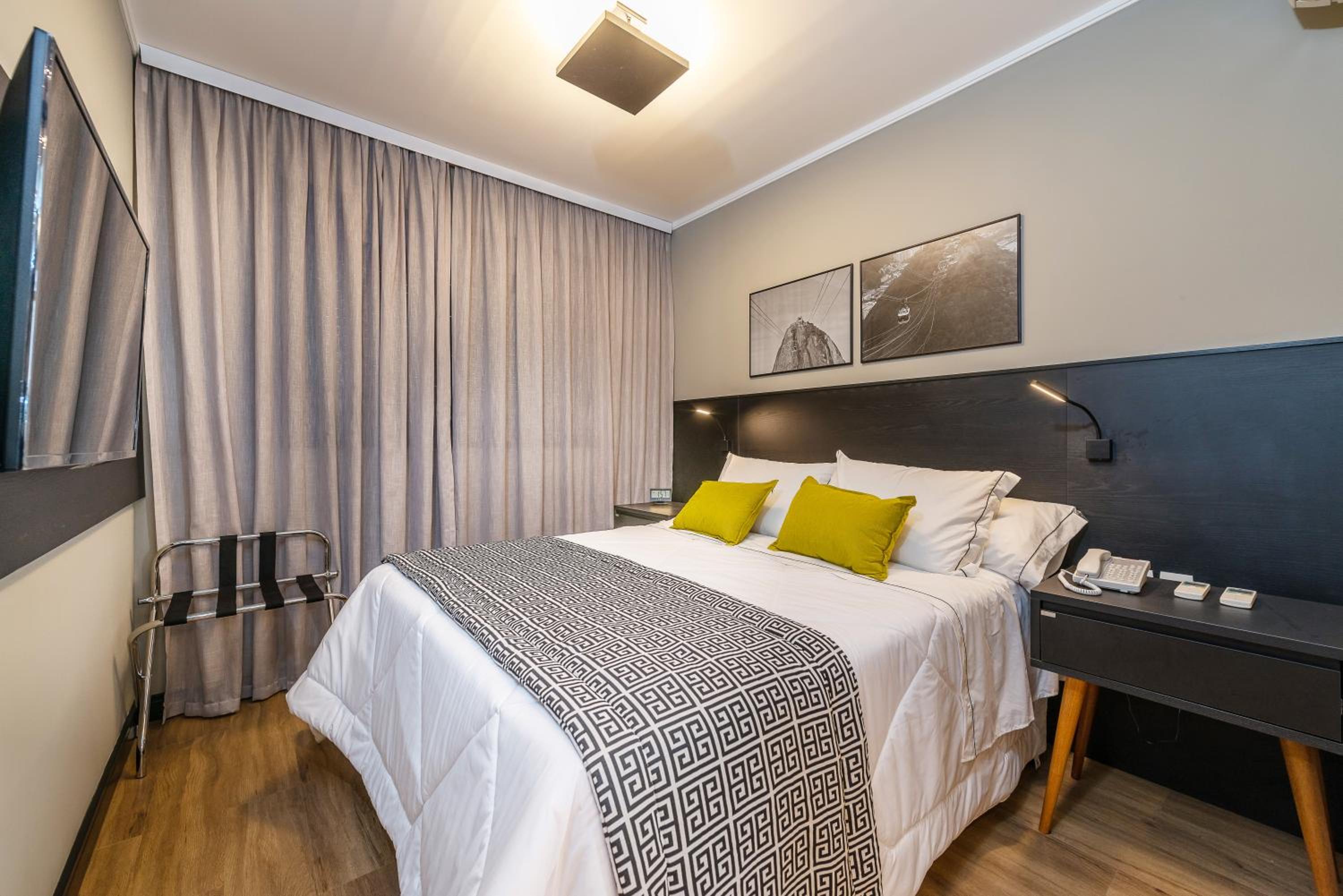 Superior Triple Room with Queen-size Bed
