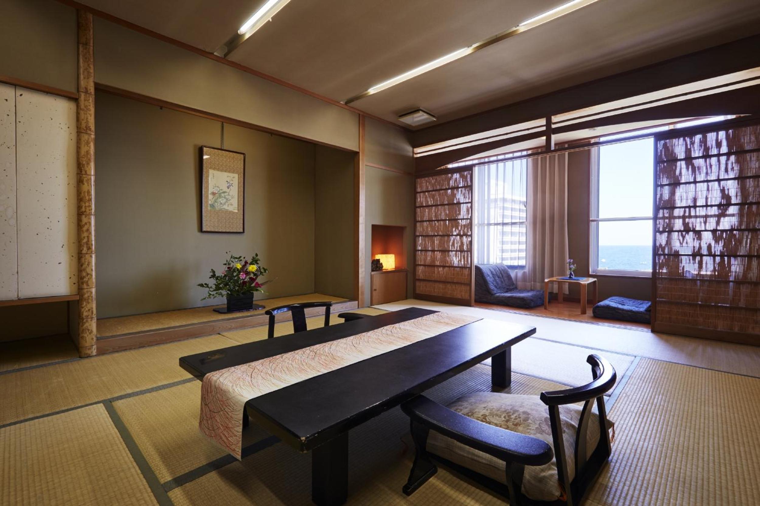 Large Japanese-Style Room with Beppu Bay View with Bathtub - Non-Smoking - (55㎡)