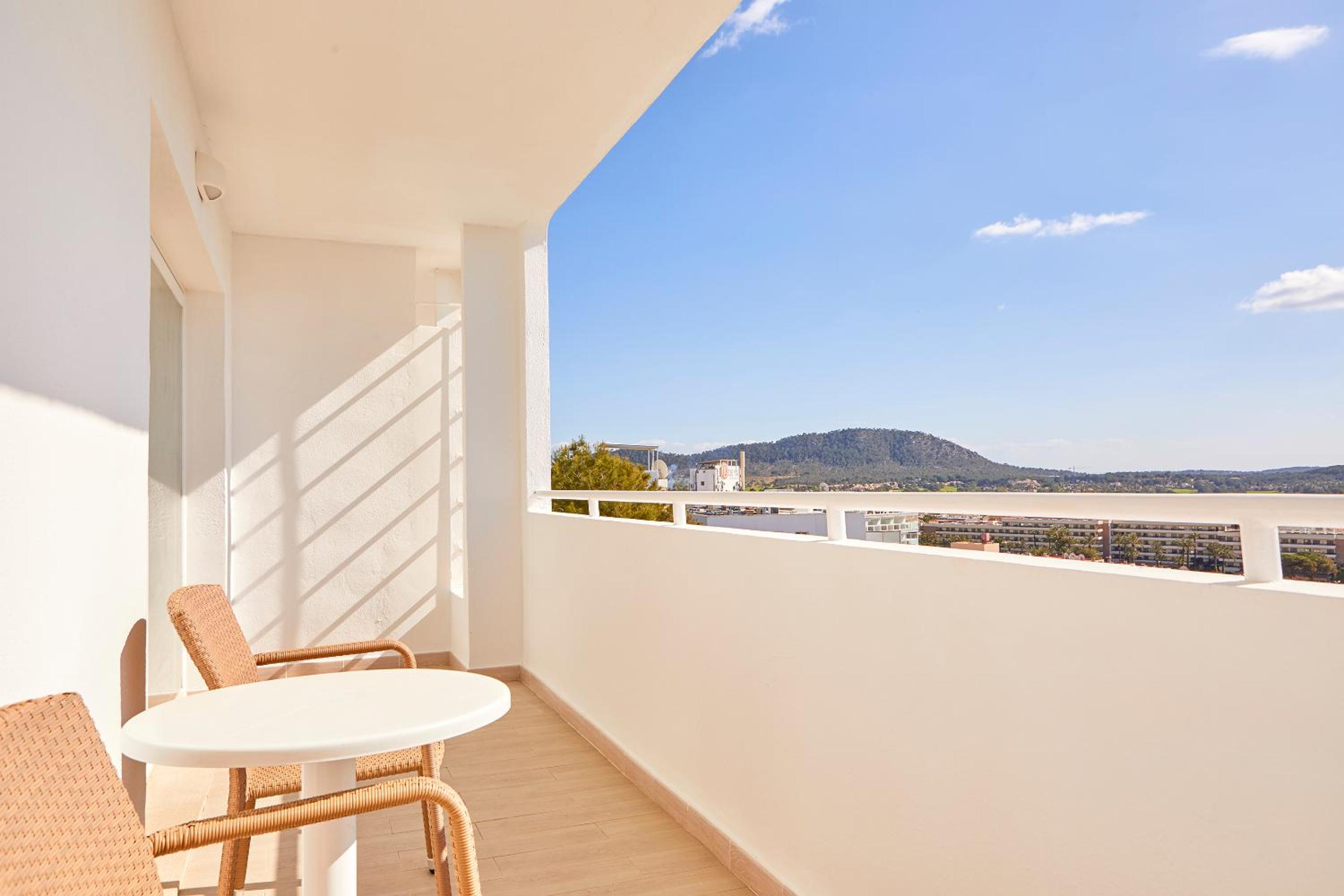One-Bedroom Apartment with Sea View