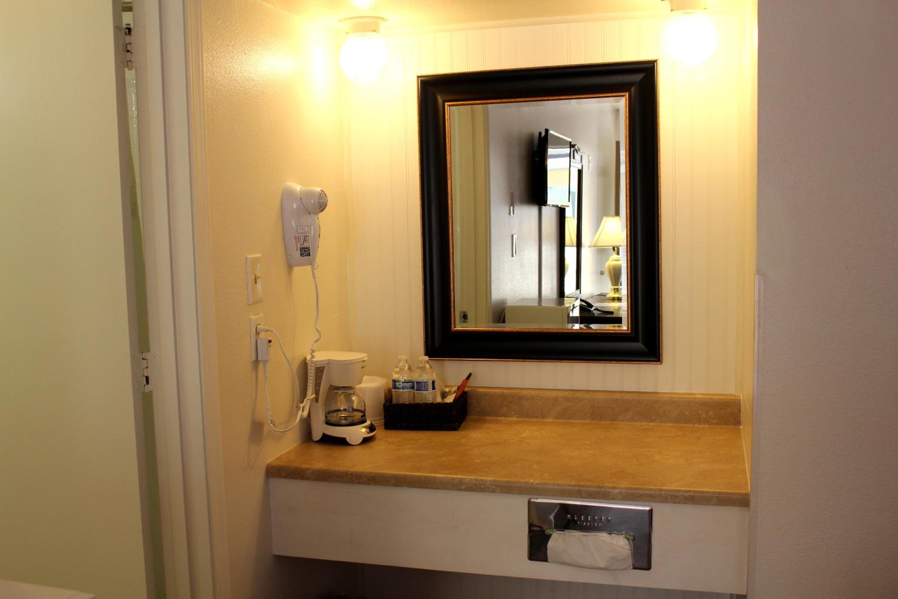 Deluxe Queen Room with Two Queen Beds