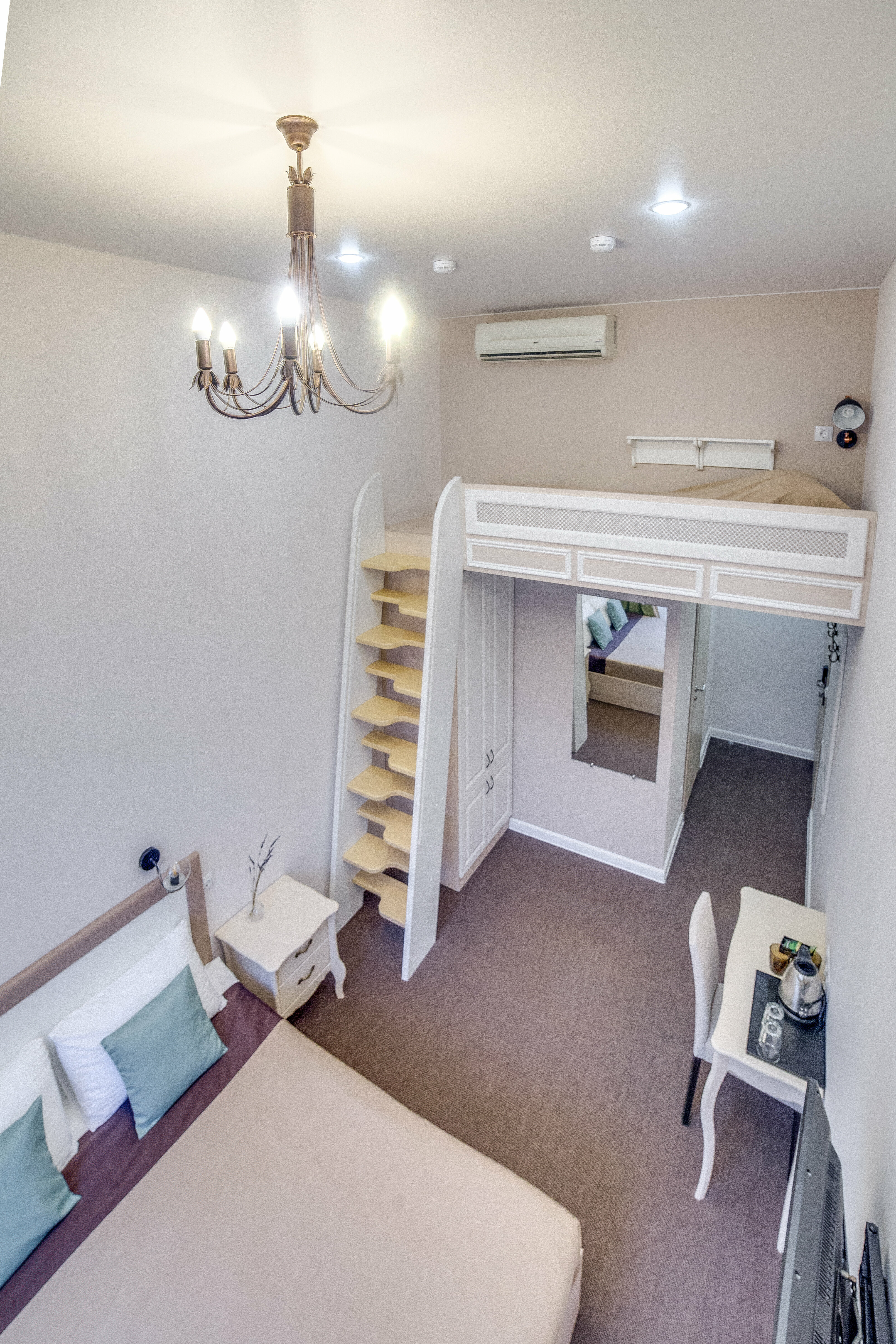 Номер с Балконом и кроватью Лофт