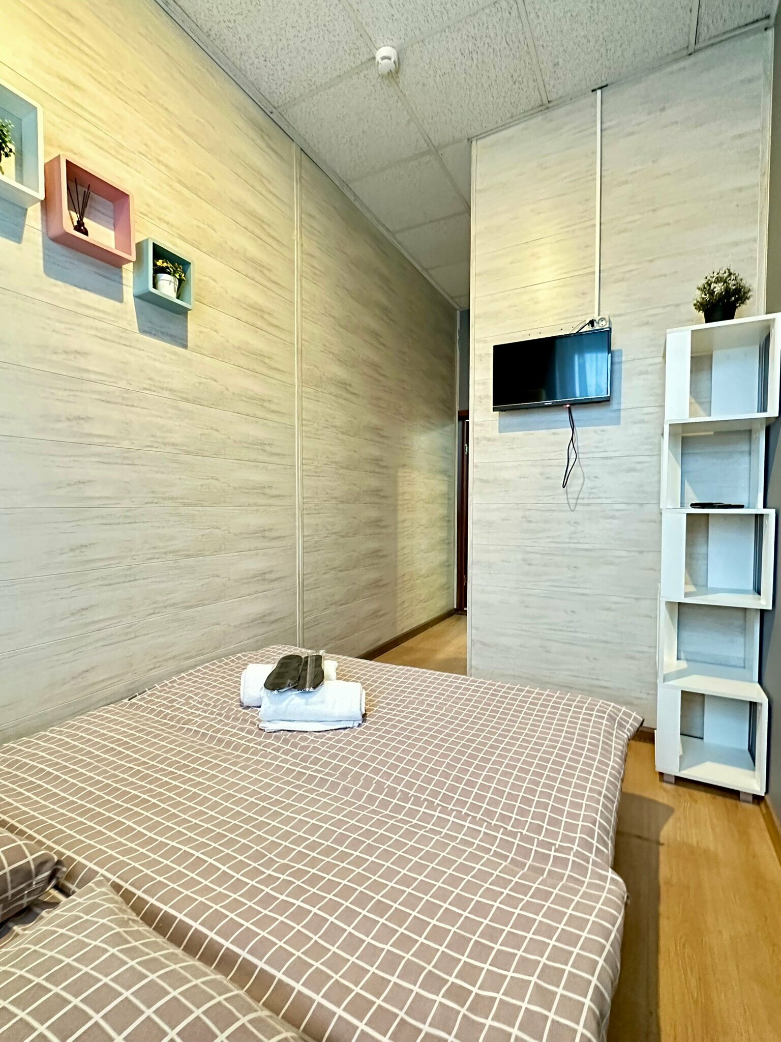 Двухместный номер без окна. Удобства на этаже