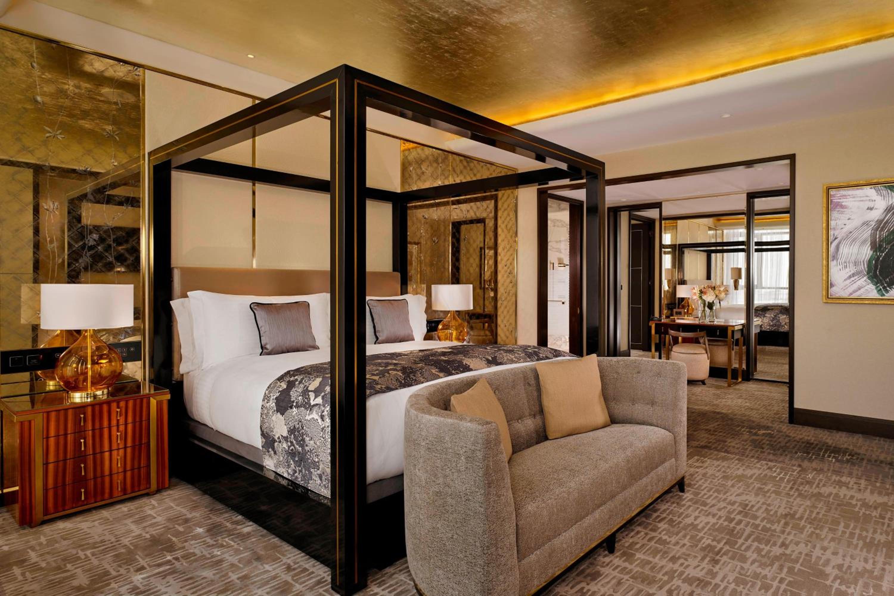 The Ritz-Carlton Suite with Club Lounge access,1 King, City view