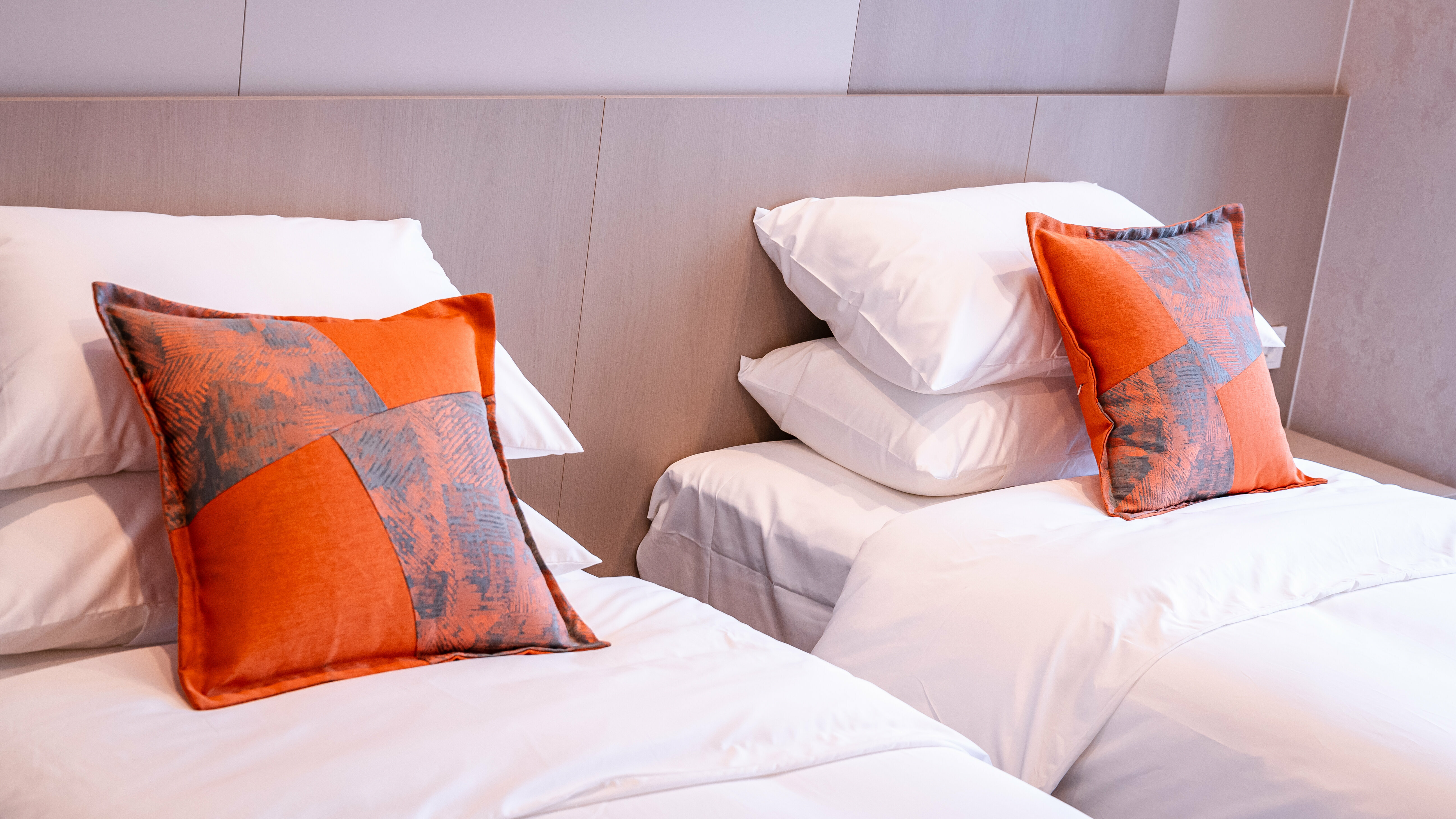 Просторный двухместный номер с 2 отдельными кроватями