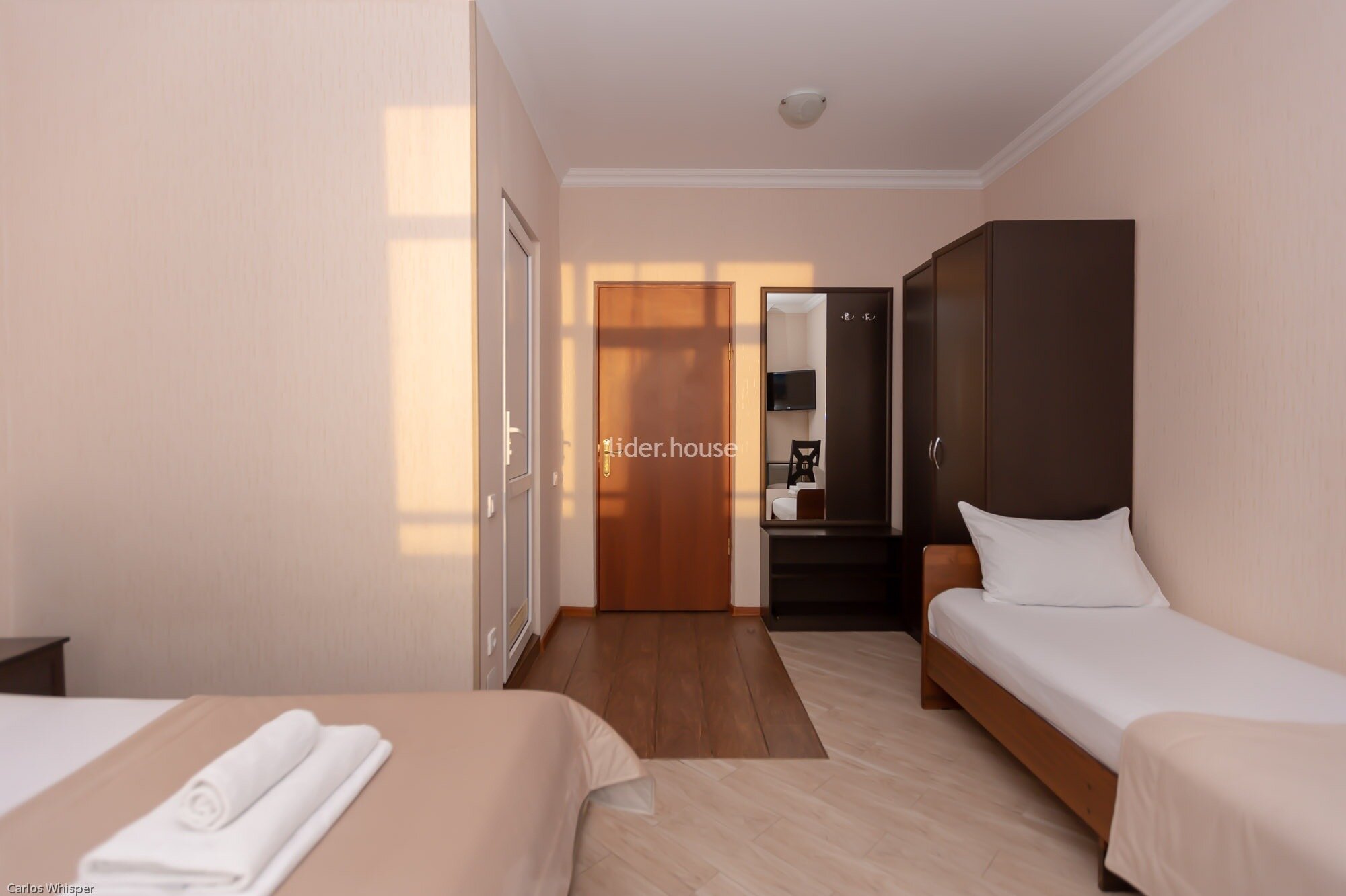 Трехместный номер «Комфорт» с душем