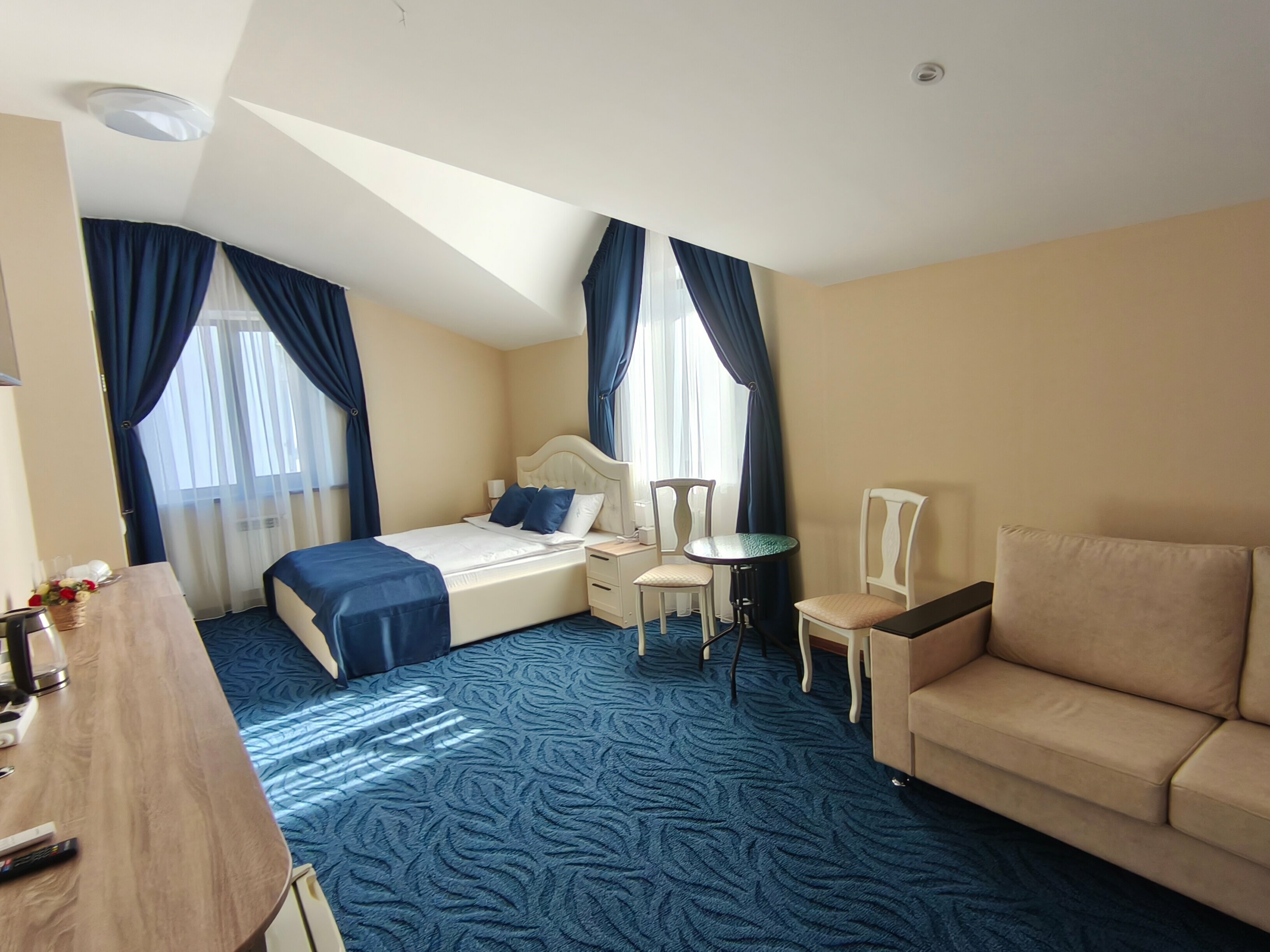 Улучшенный номер с кроватью размера «queen-size»