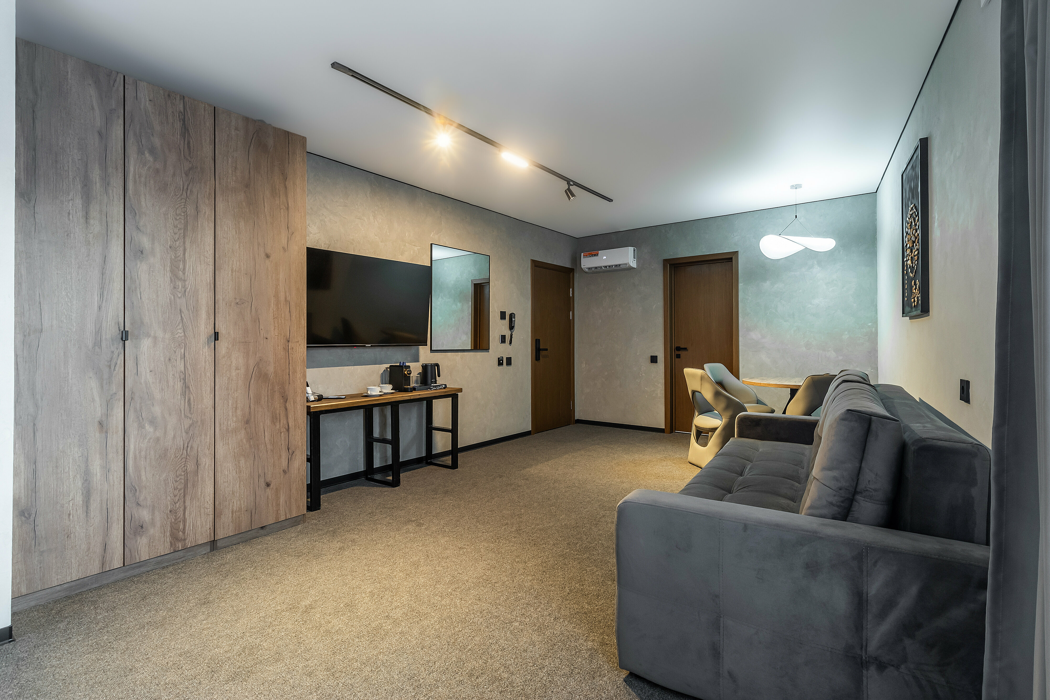 Джуниор Сюит № 6