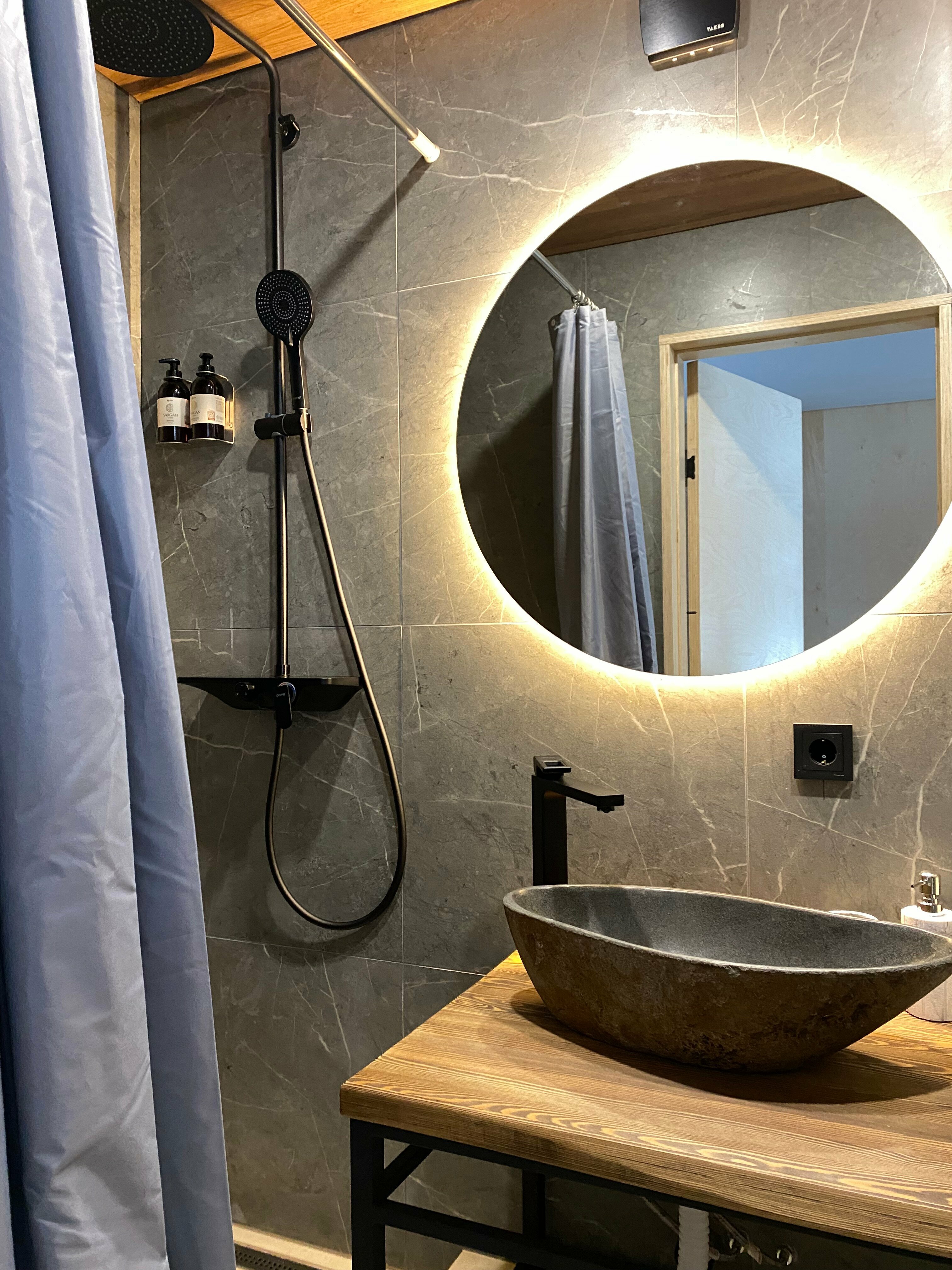 Дом с двумя спальнями и кухней-гостинной