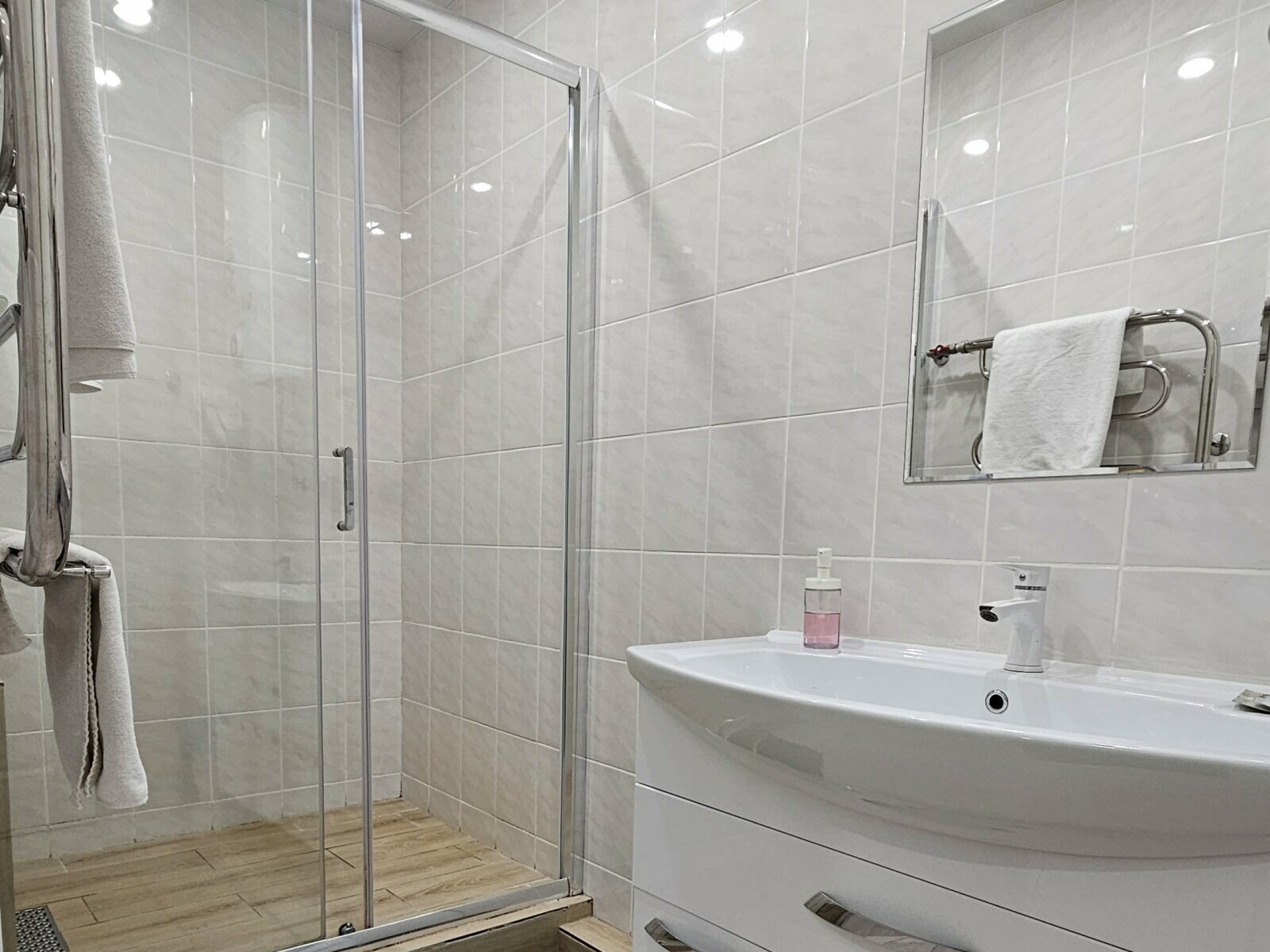 Трехместный номер «Комфорт» с душем