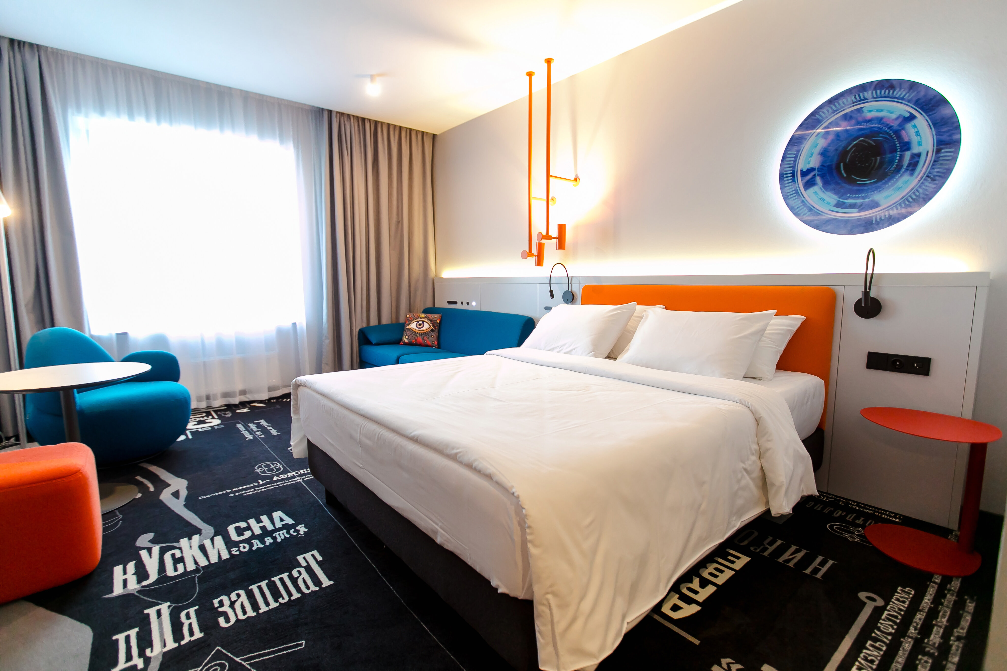 СЕМЕЙНЫЙ  с двуспальной кроватью и диваном