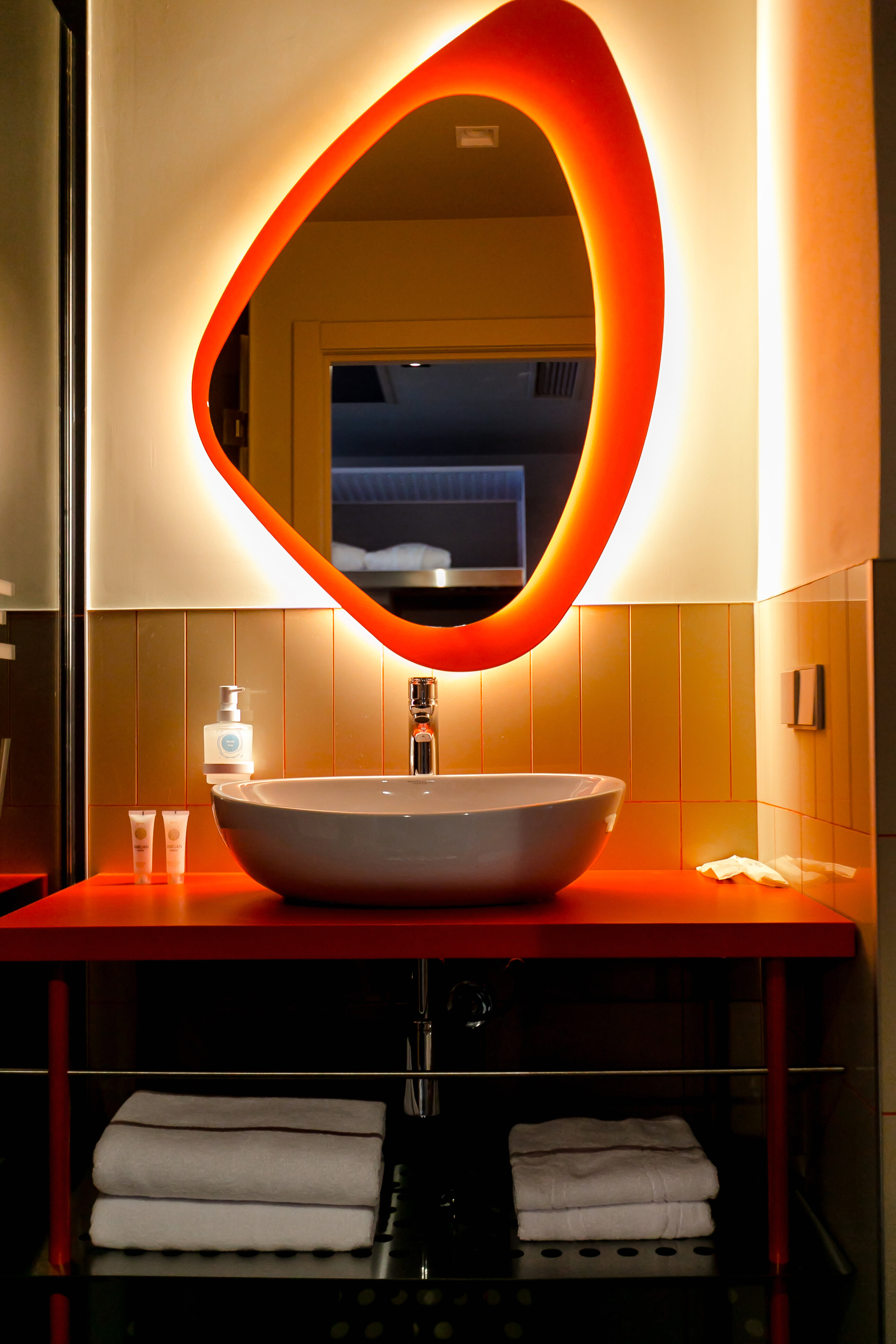 СЕМЕЙНЫЙ  с двуспальной кроватью и диваном