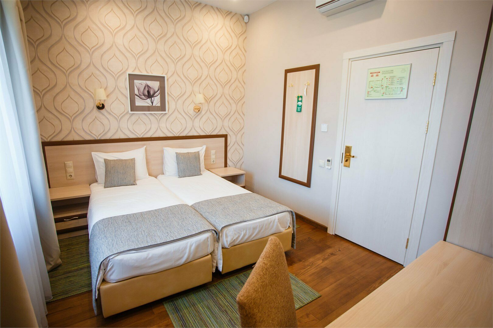 Просторный двухместный номер с 2 отдельными кроватями