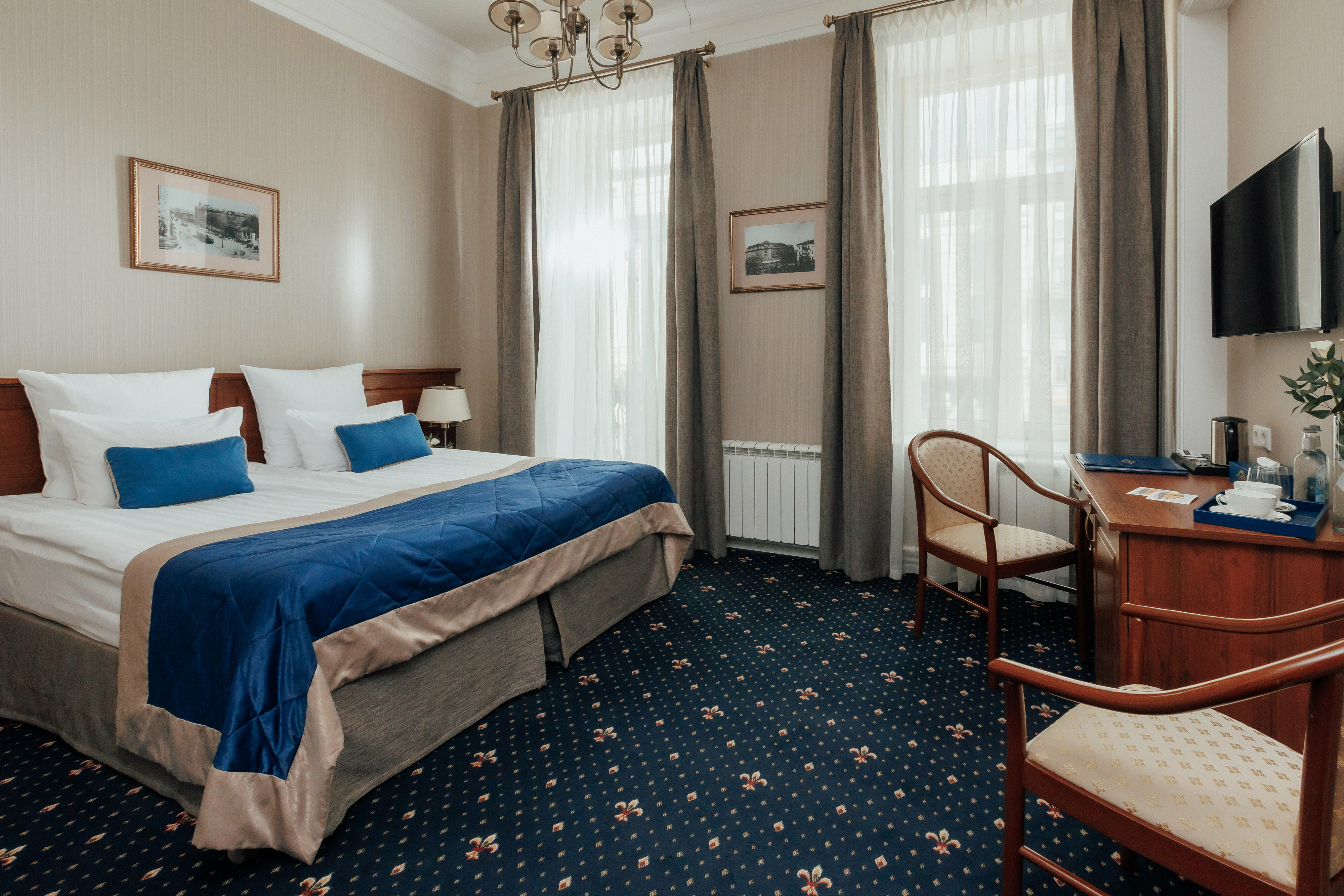 Комфорт видовой с балконом c 1 двуспальной или 2 отдельными кроватями