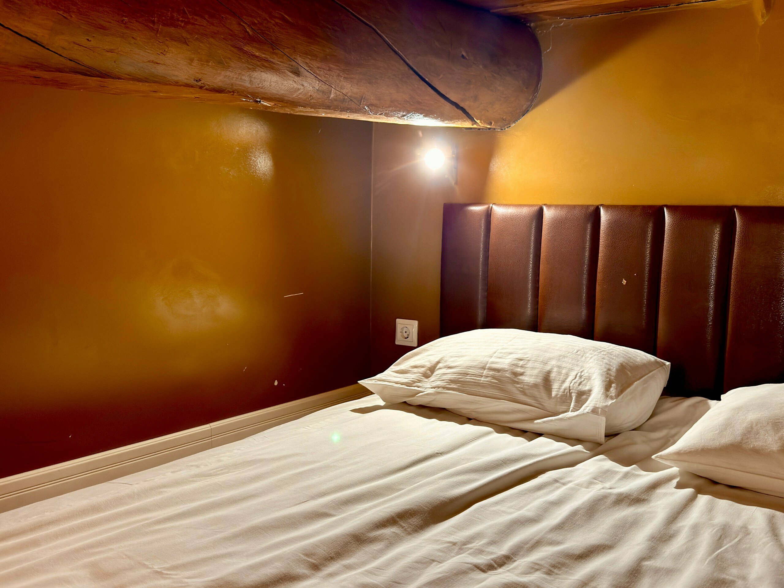 Студия с двуспальной кроватью и диваном