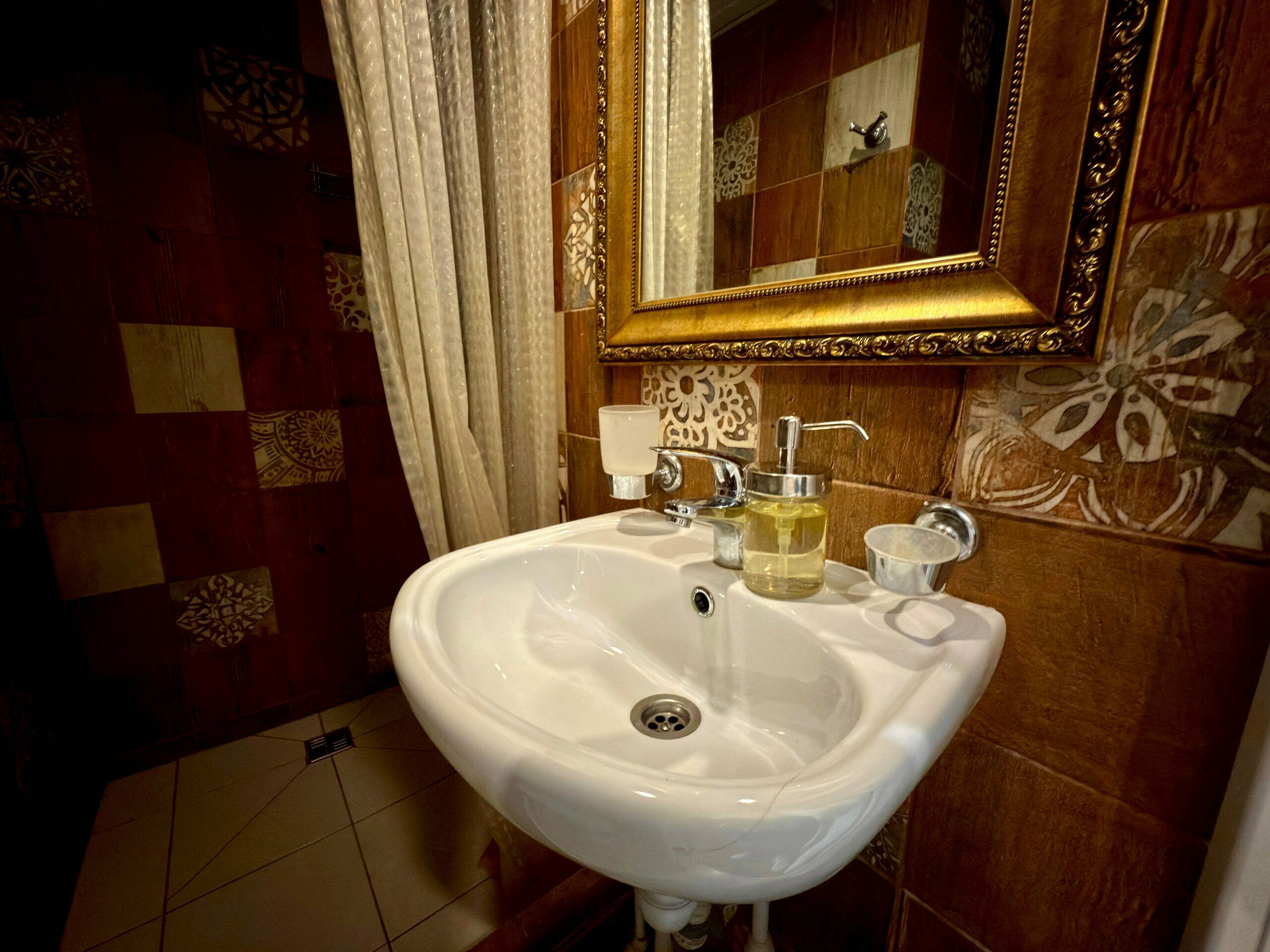 Студия с двуспальной кроватью и диваном