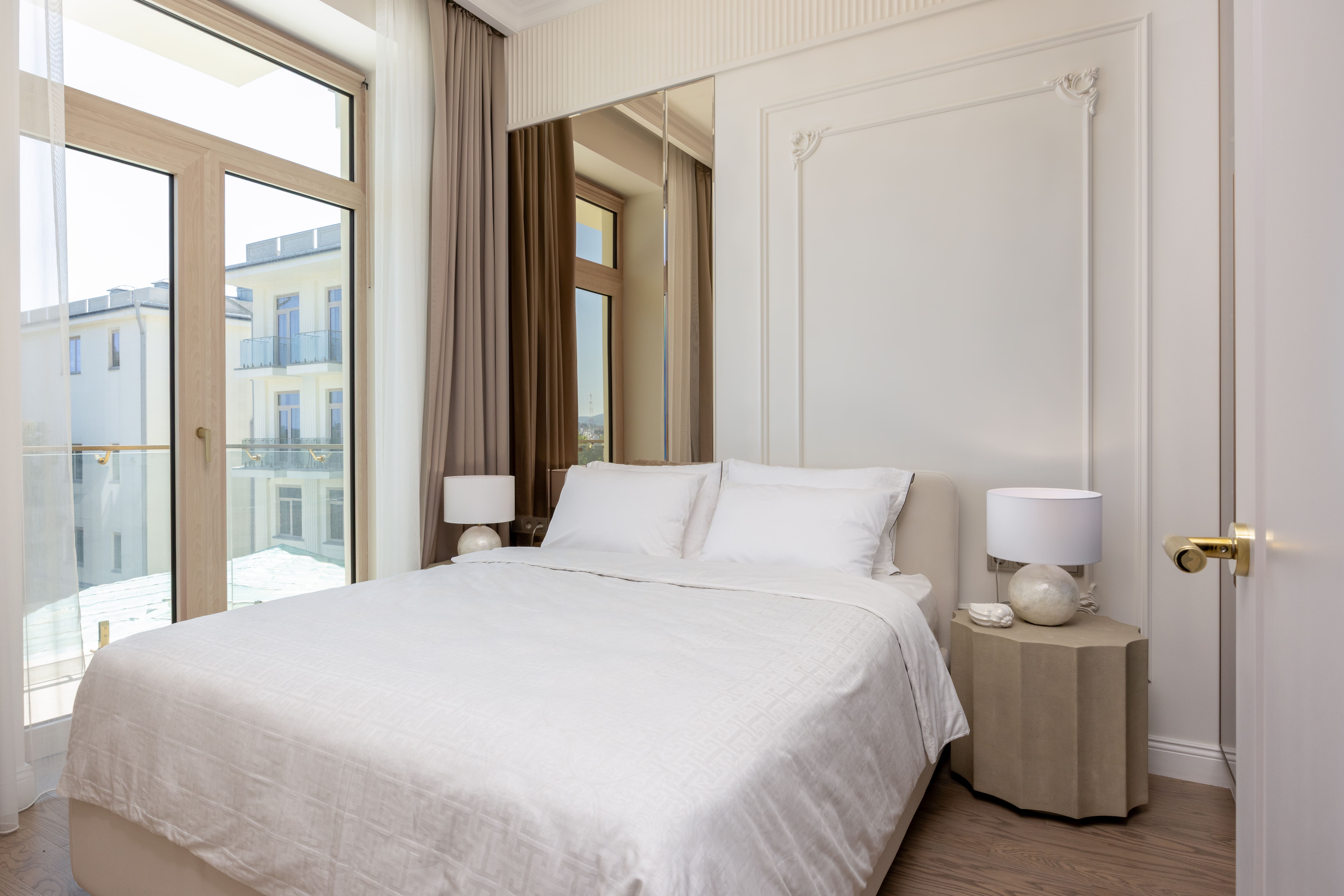 Улучшенный апартамент с балконами "Белый Рассвет"