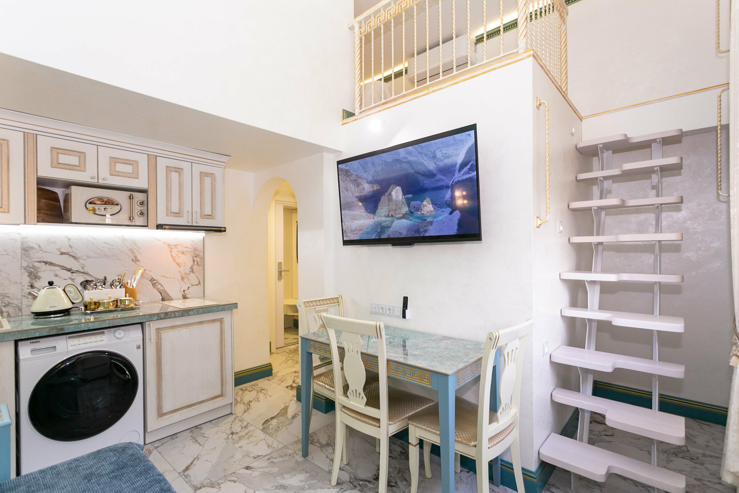 Двухуровневый номер в античном греческом стиле