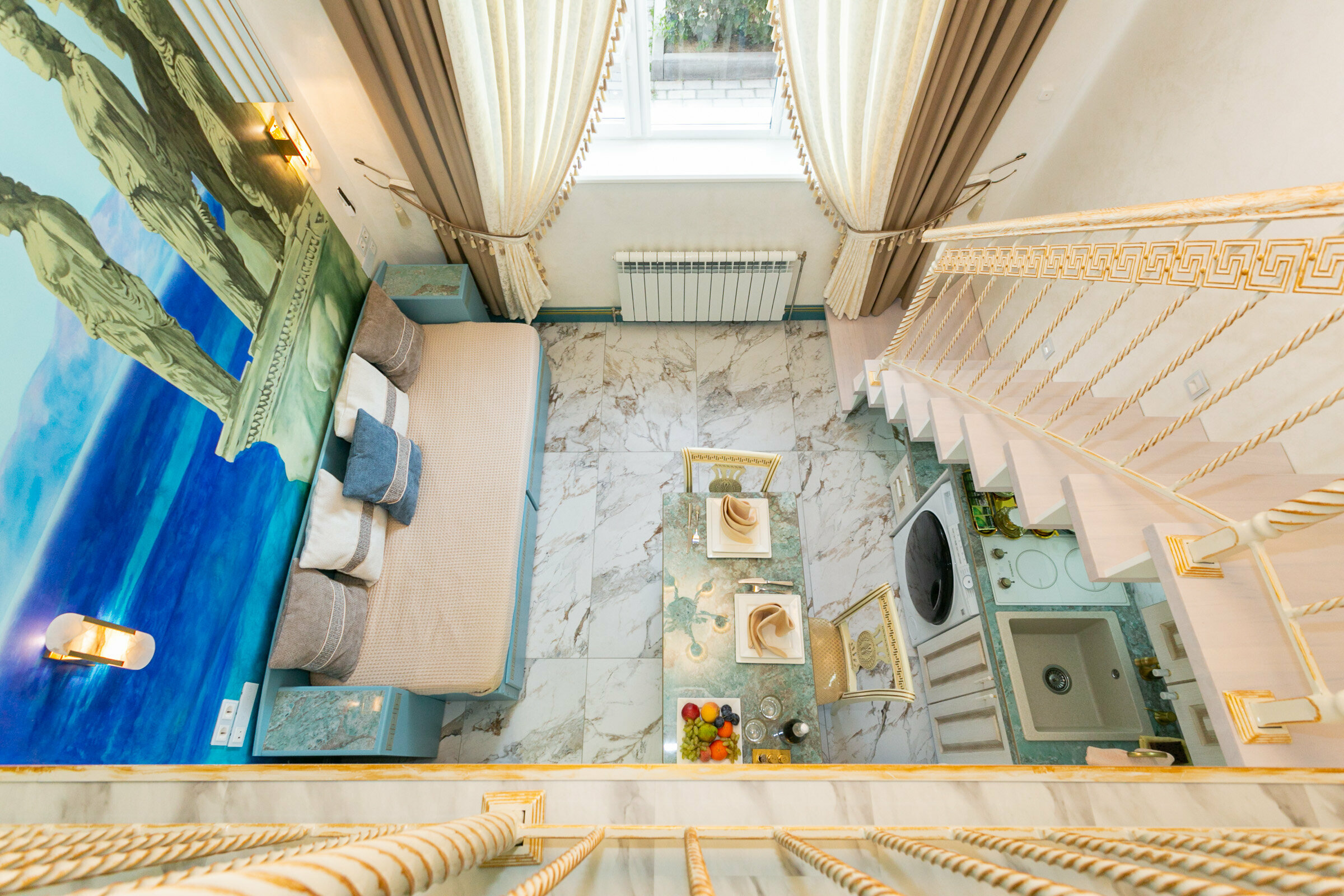 Двухуровневый номер в античном греческом стиле