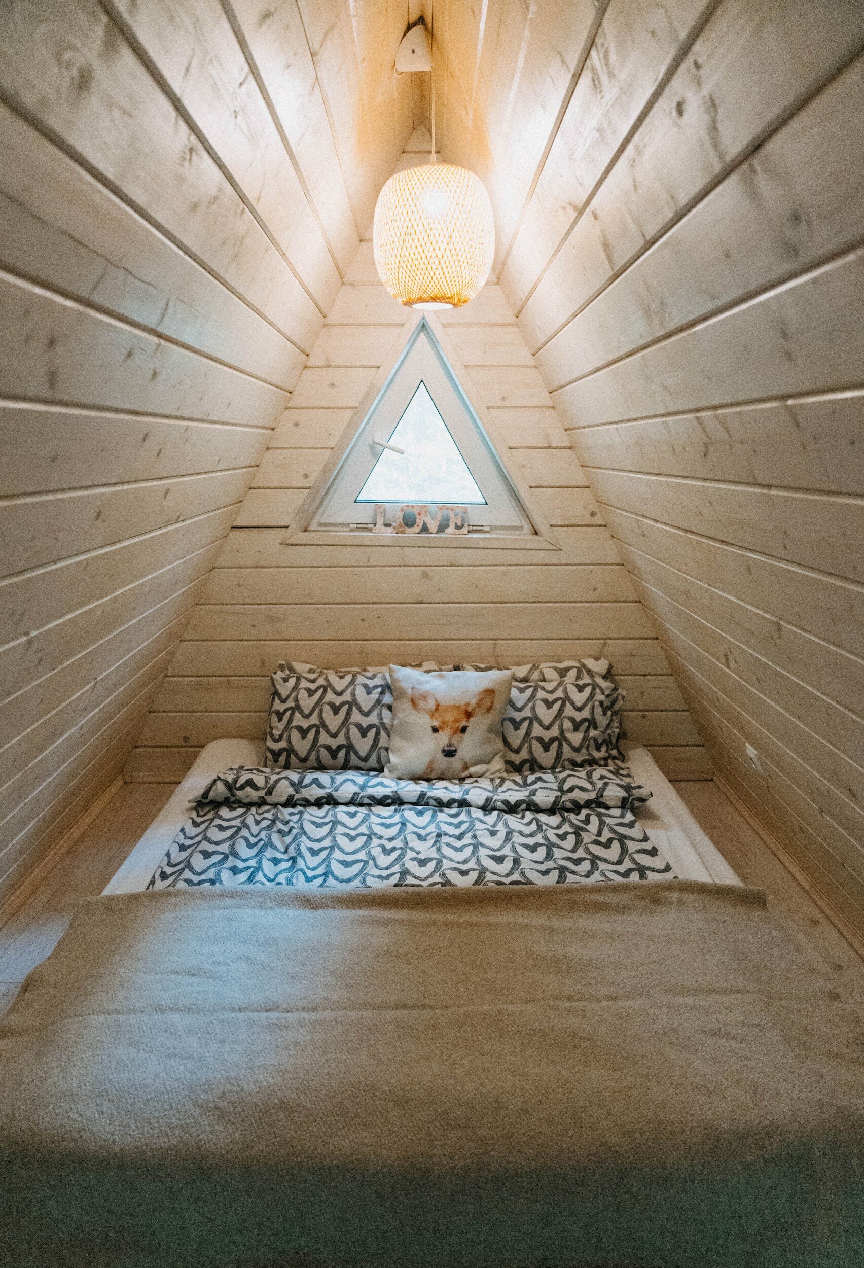 Белый домик с купелью