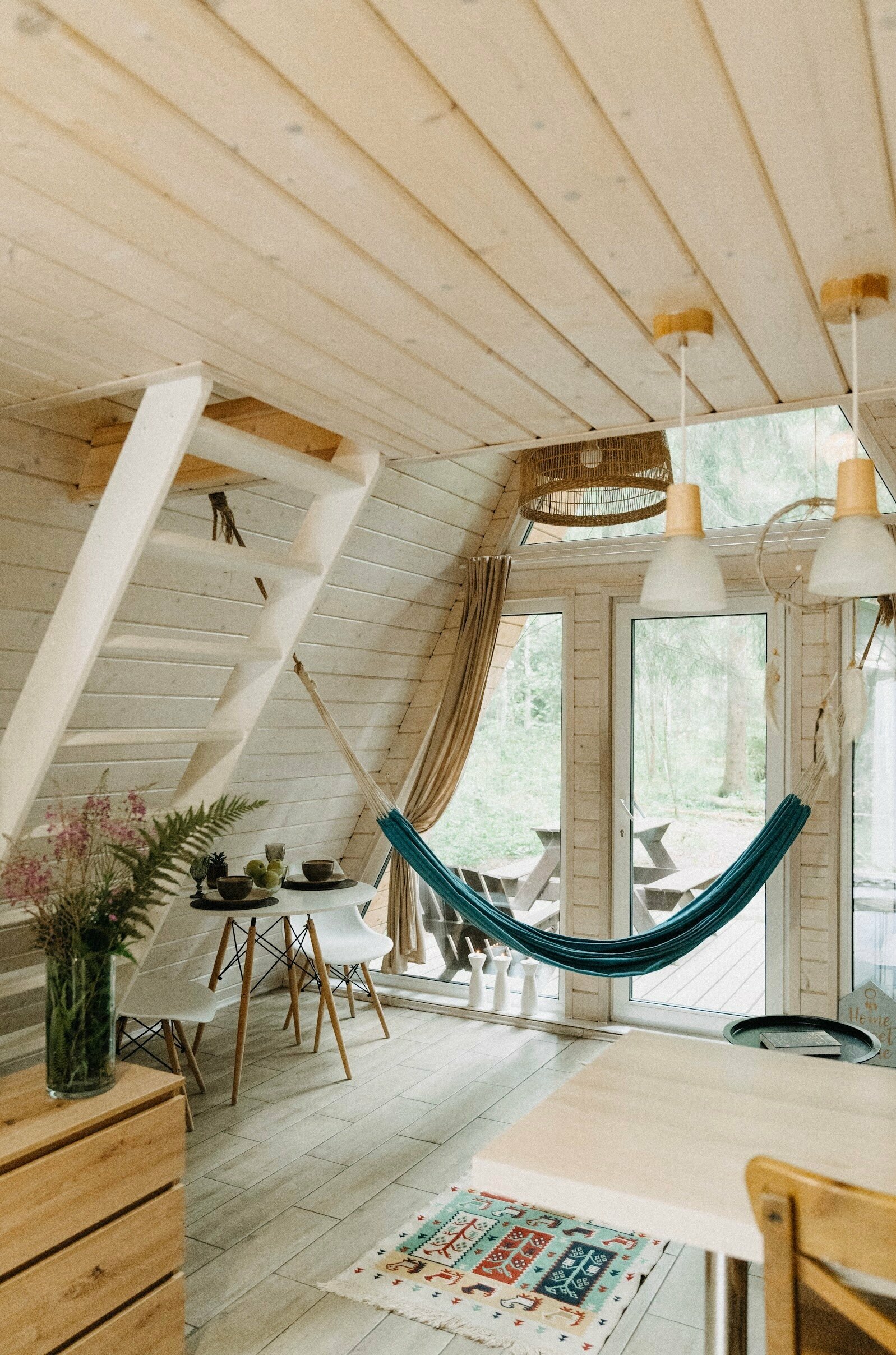 Белый домик с купелью