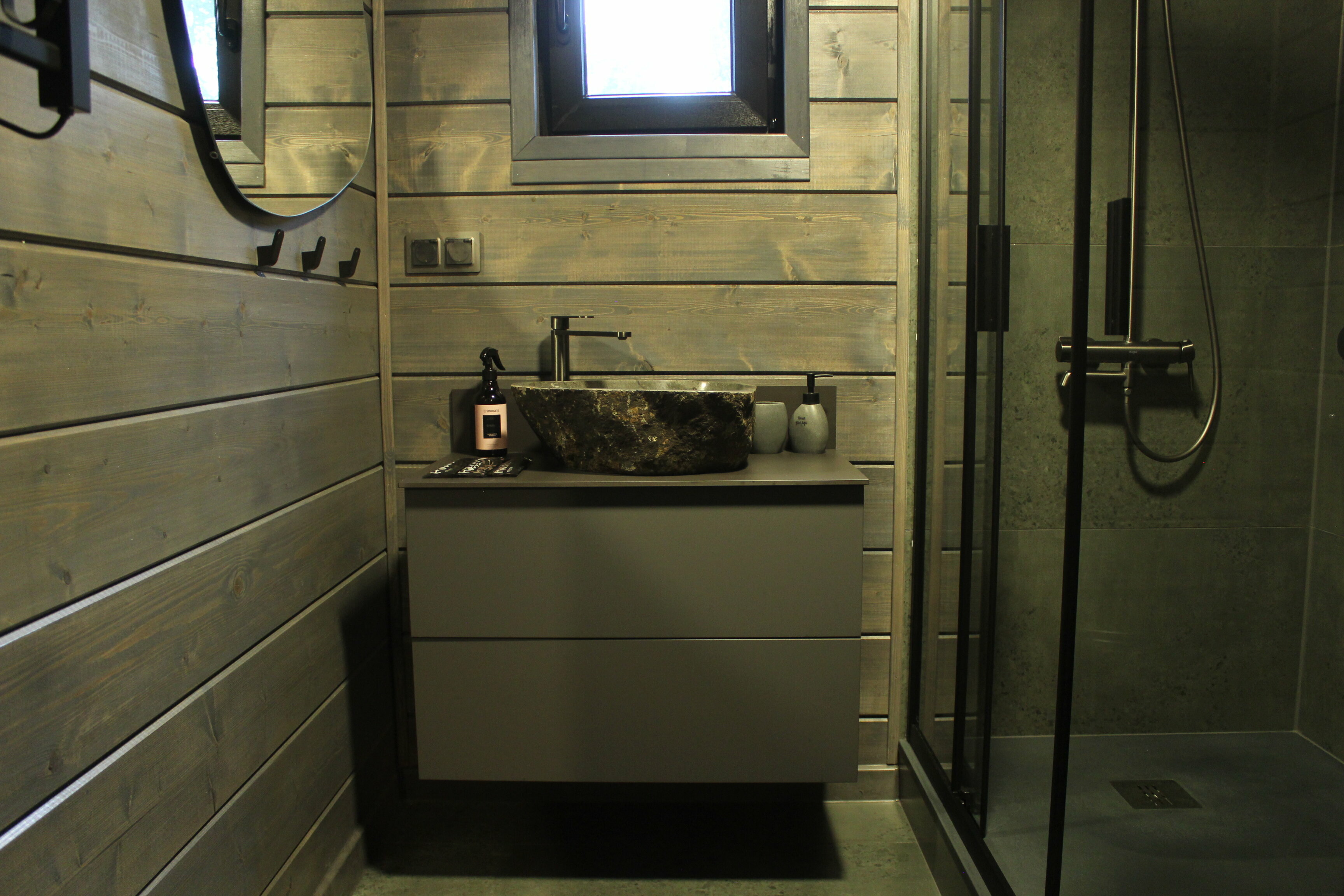 Вилла с видом на озеро