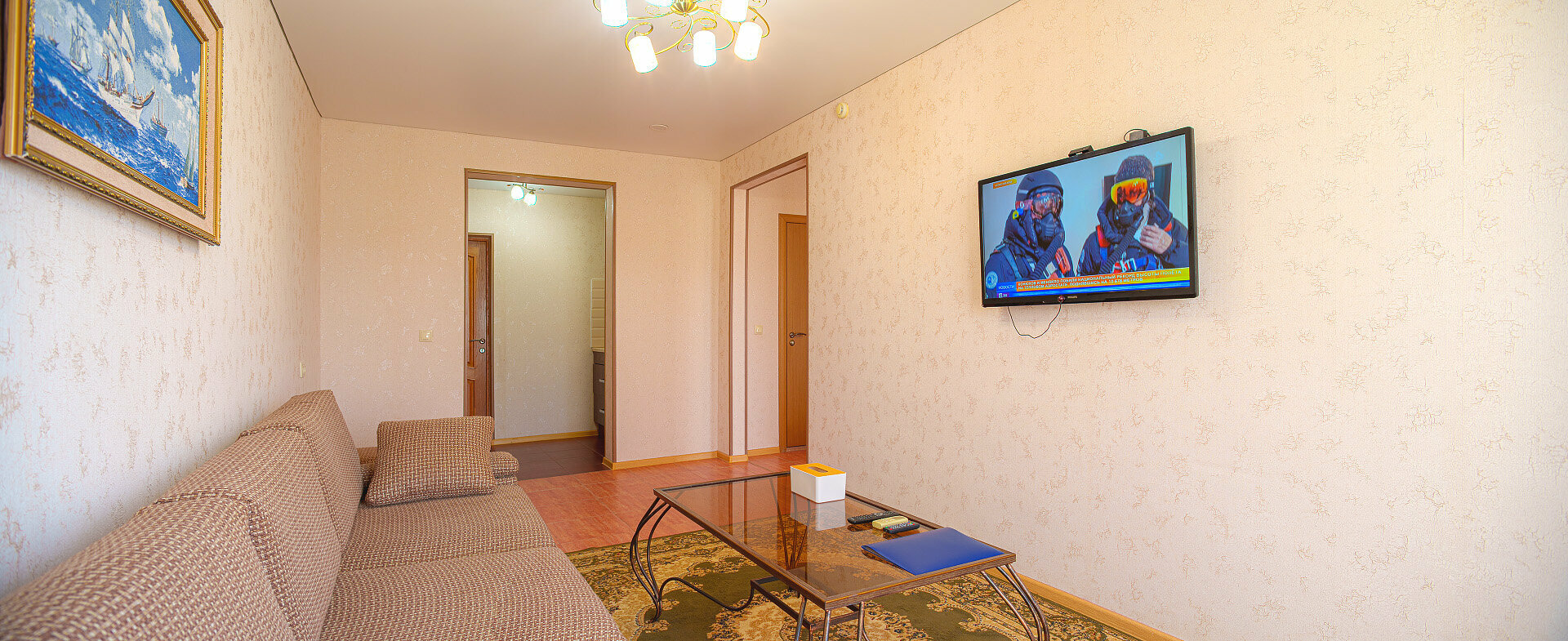 Двухкомнатный супериор с тремя односпальными кроватями и мини-кухней