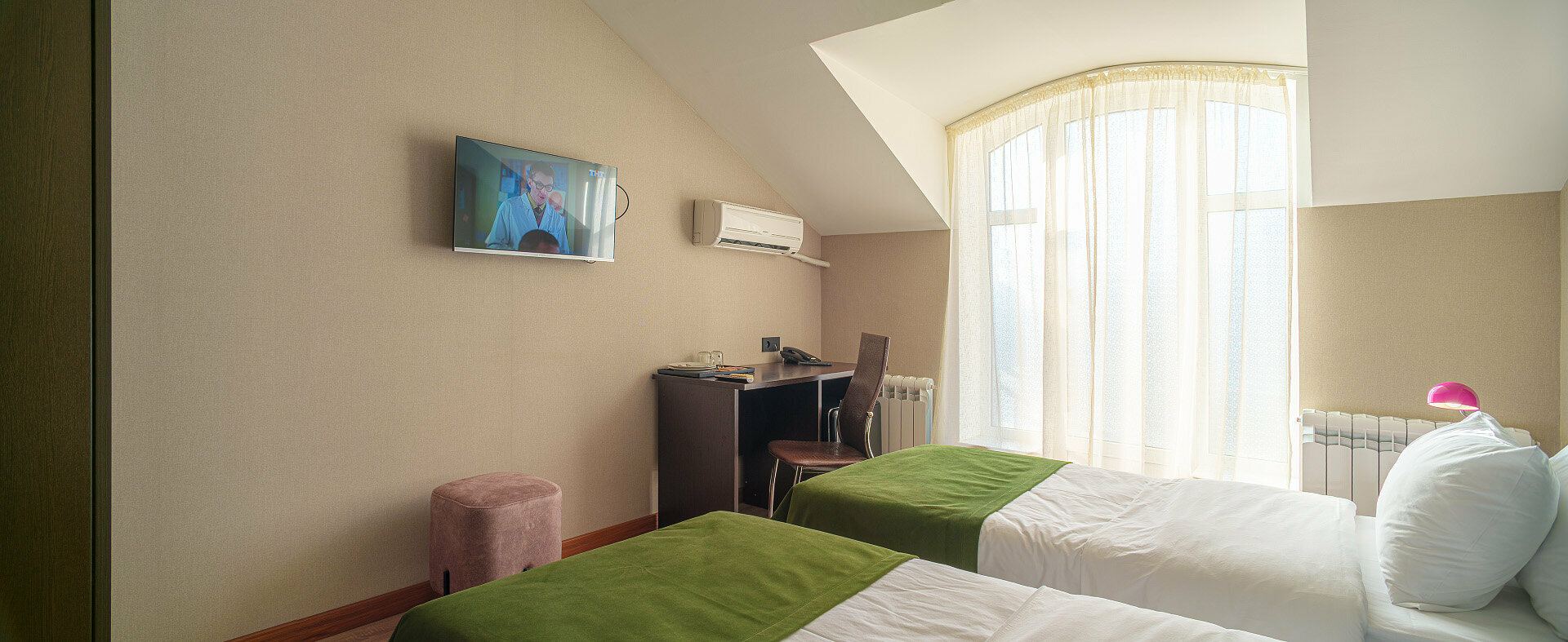 Реновированный Стандарт с балконом, с кроватью King-size или двумя односпальными кроватями