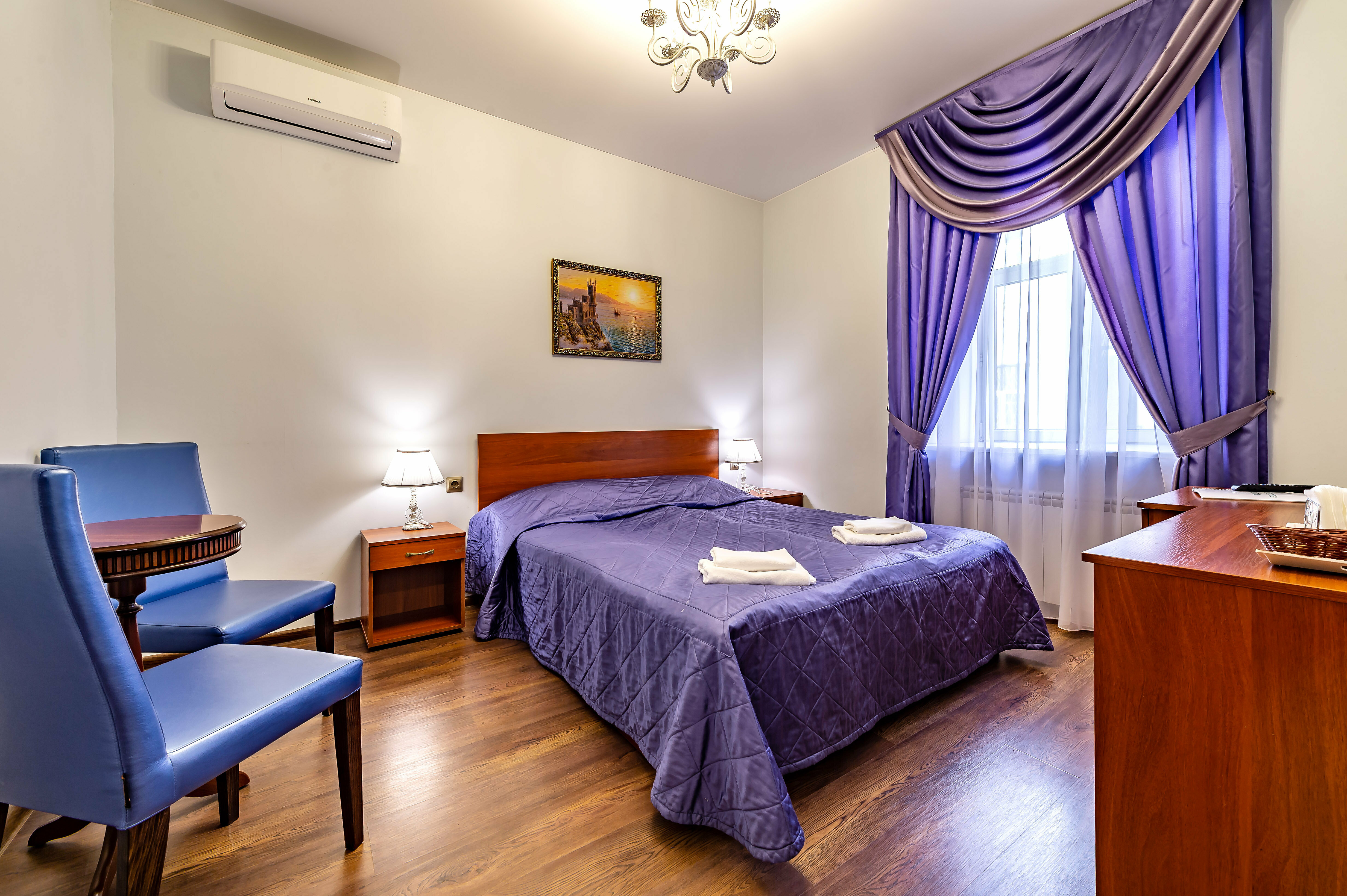 Классический с двуспальной кроватью