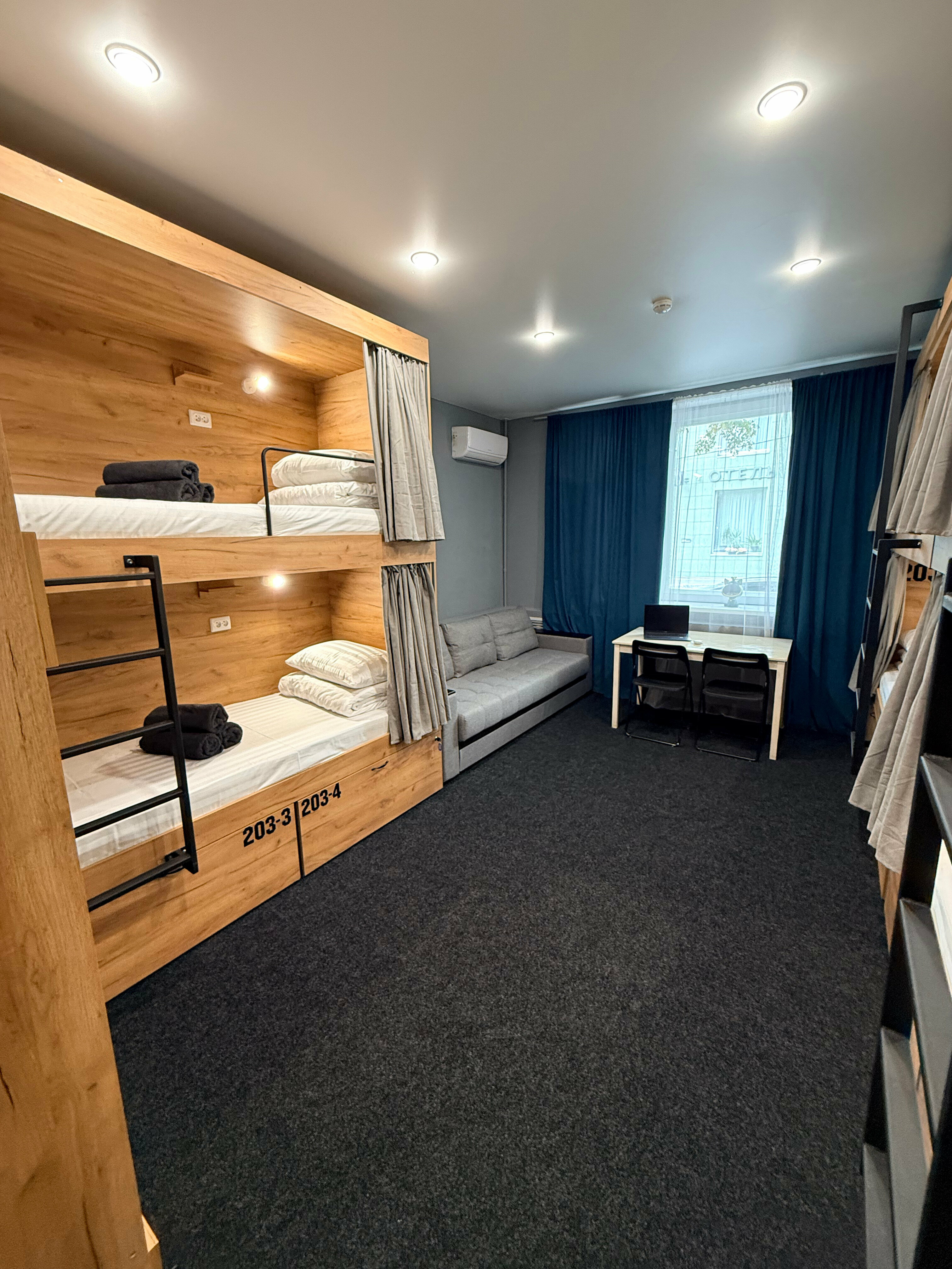 Кровать в общем номере для мужчин