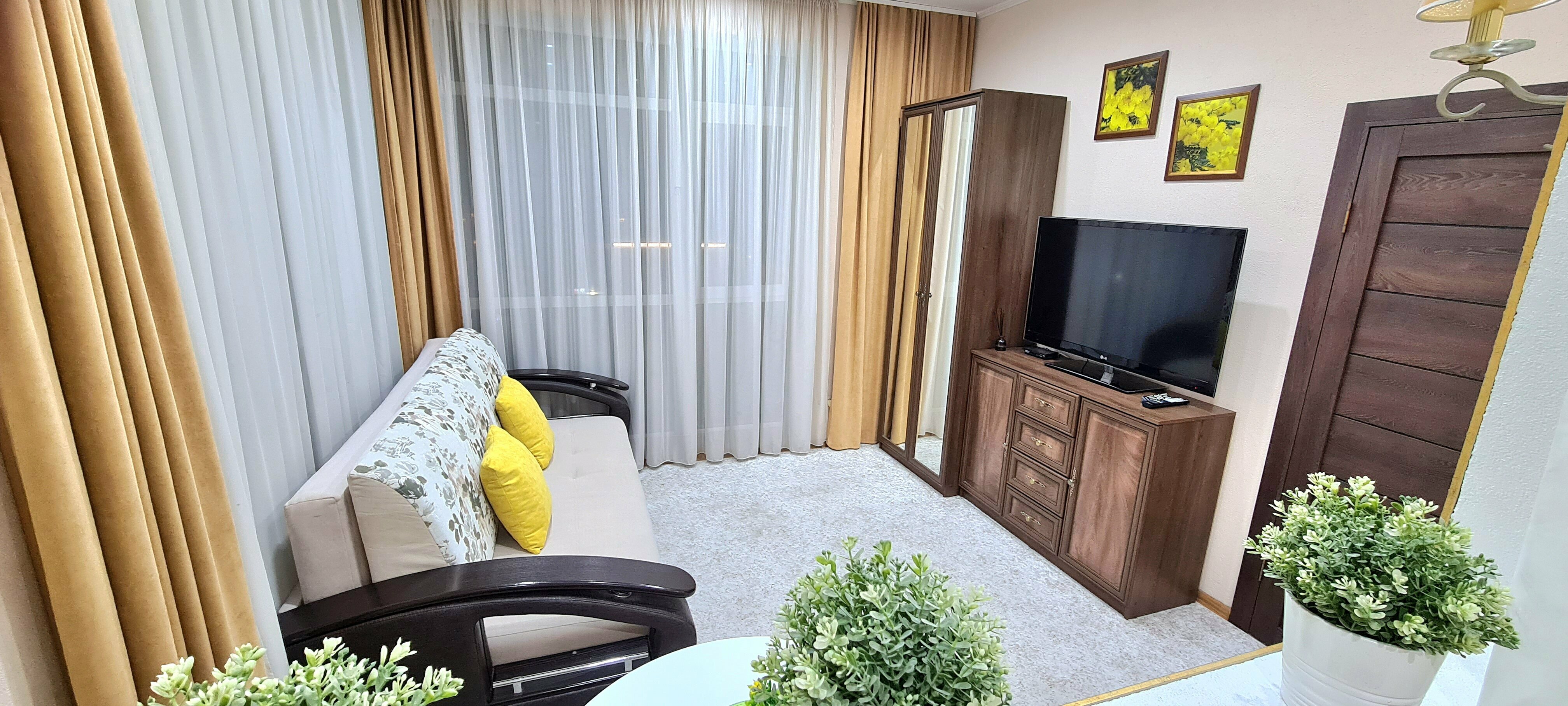 "Семейная гавань"  комфорт с мини-кухней и с двумя зонами отдыха (спальня + гостиная) с видом на город