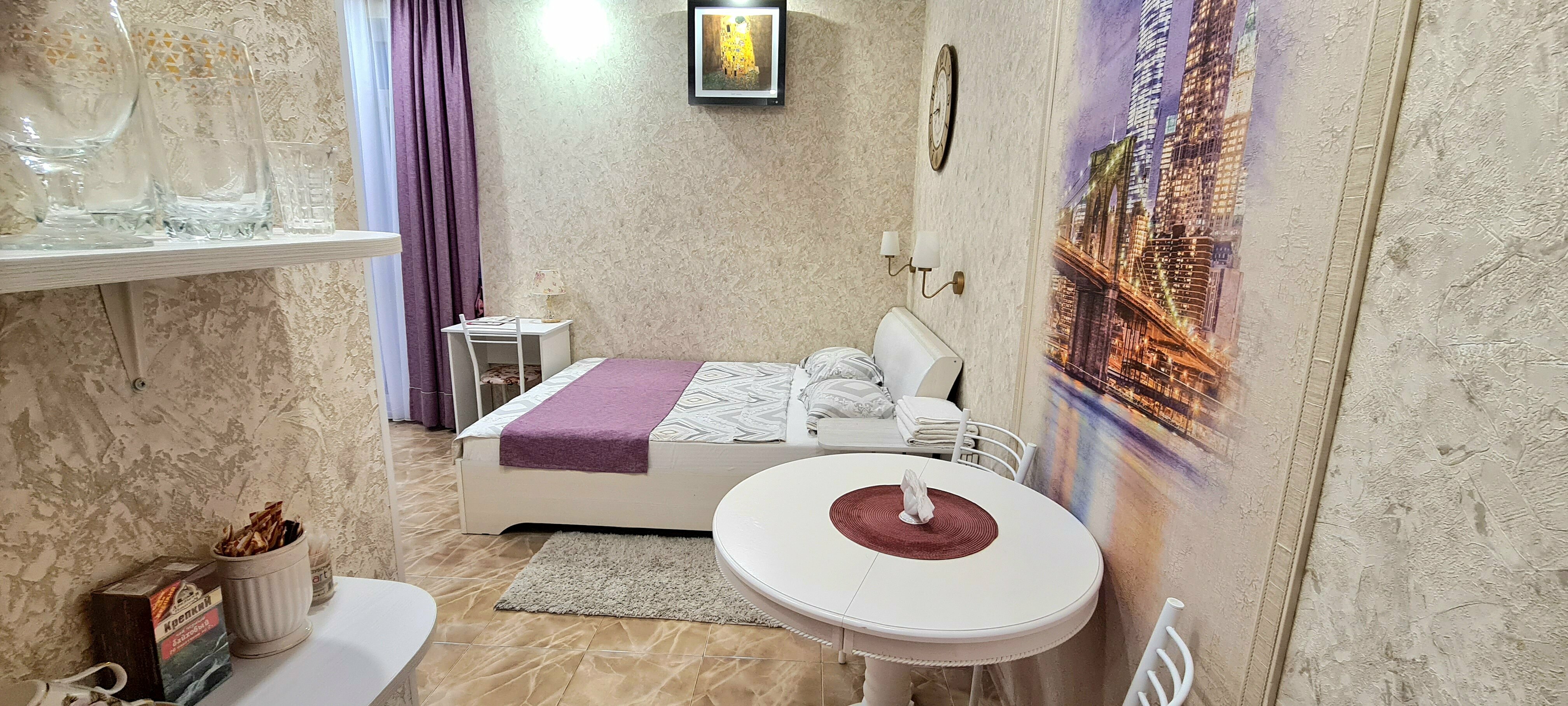 Номер с мини-кухней с видом на море и Парк Победы