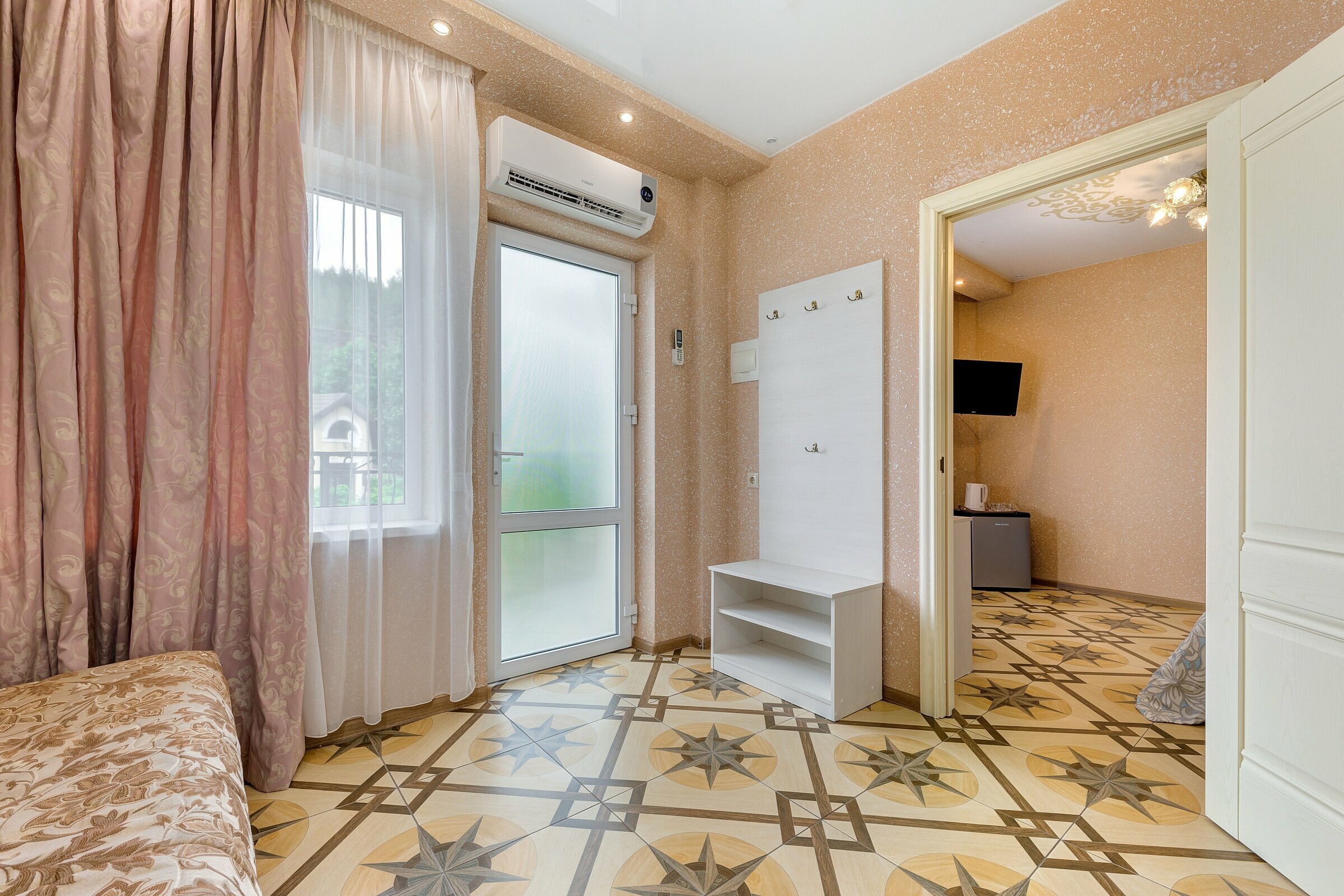 Четырехместный номер с ванной комнатой