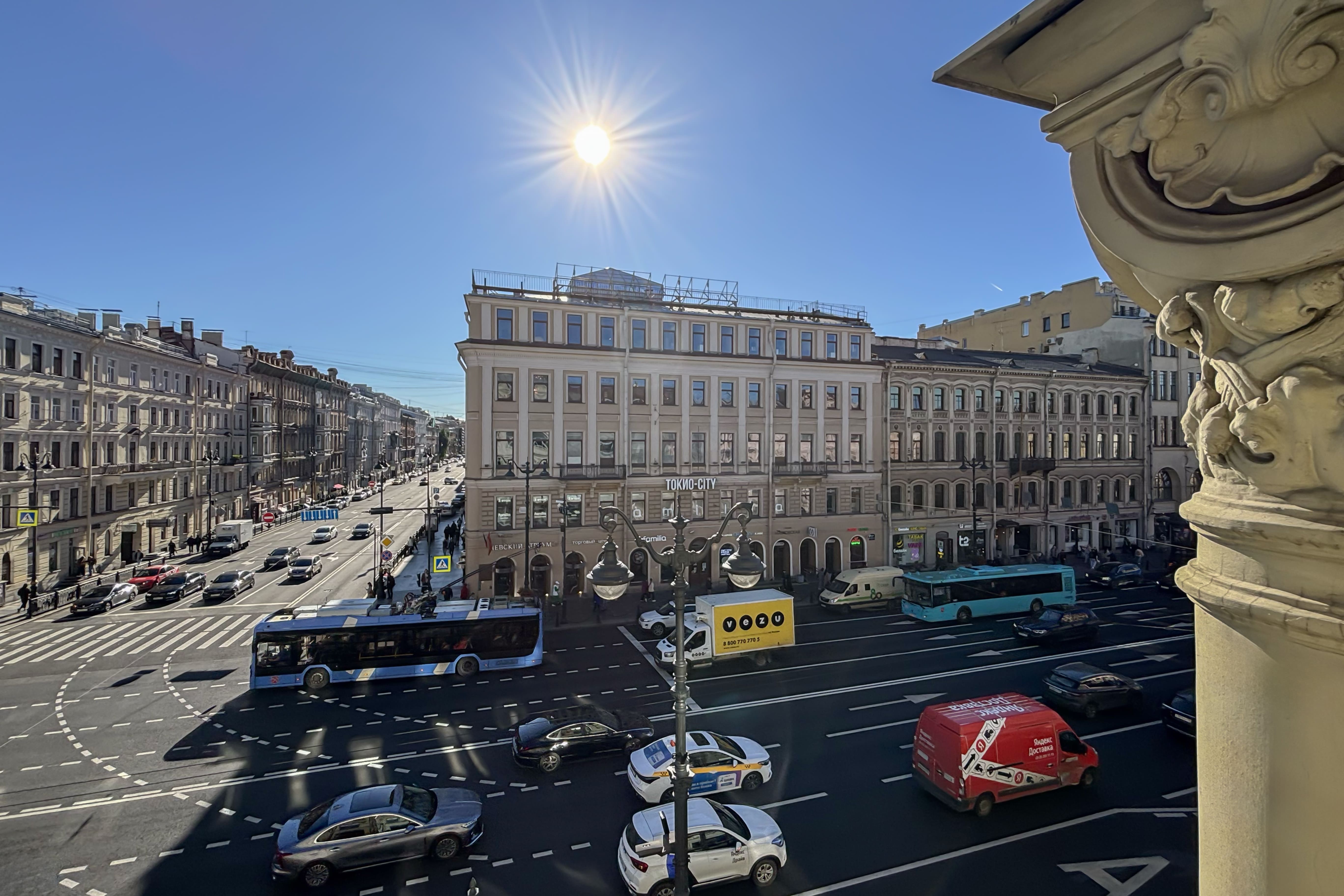 Номер комфорт Plus+ с видом на Невский проспект, 3-й этаж