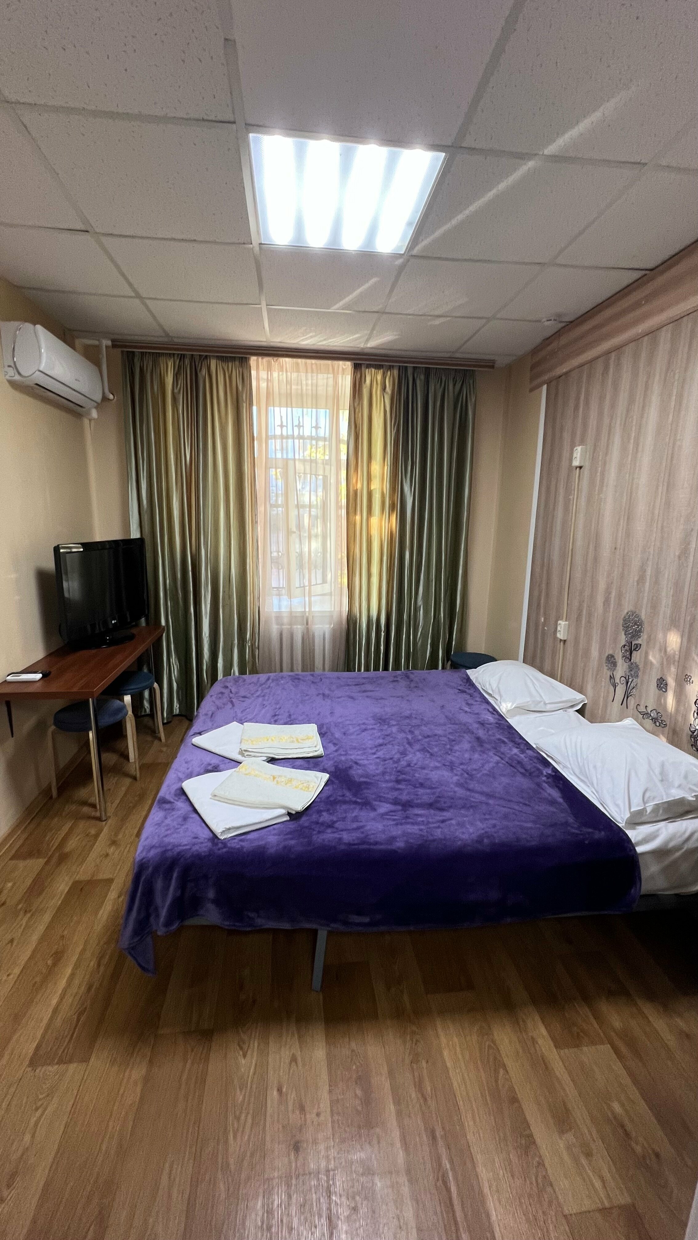 Семейный номер с общей ванной комнатой