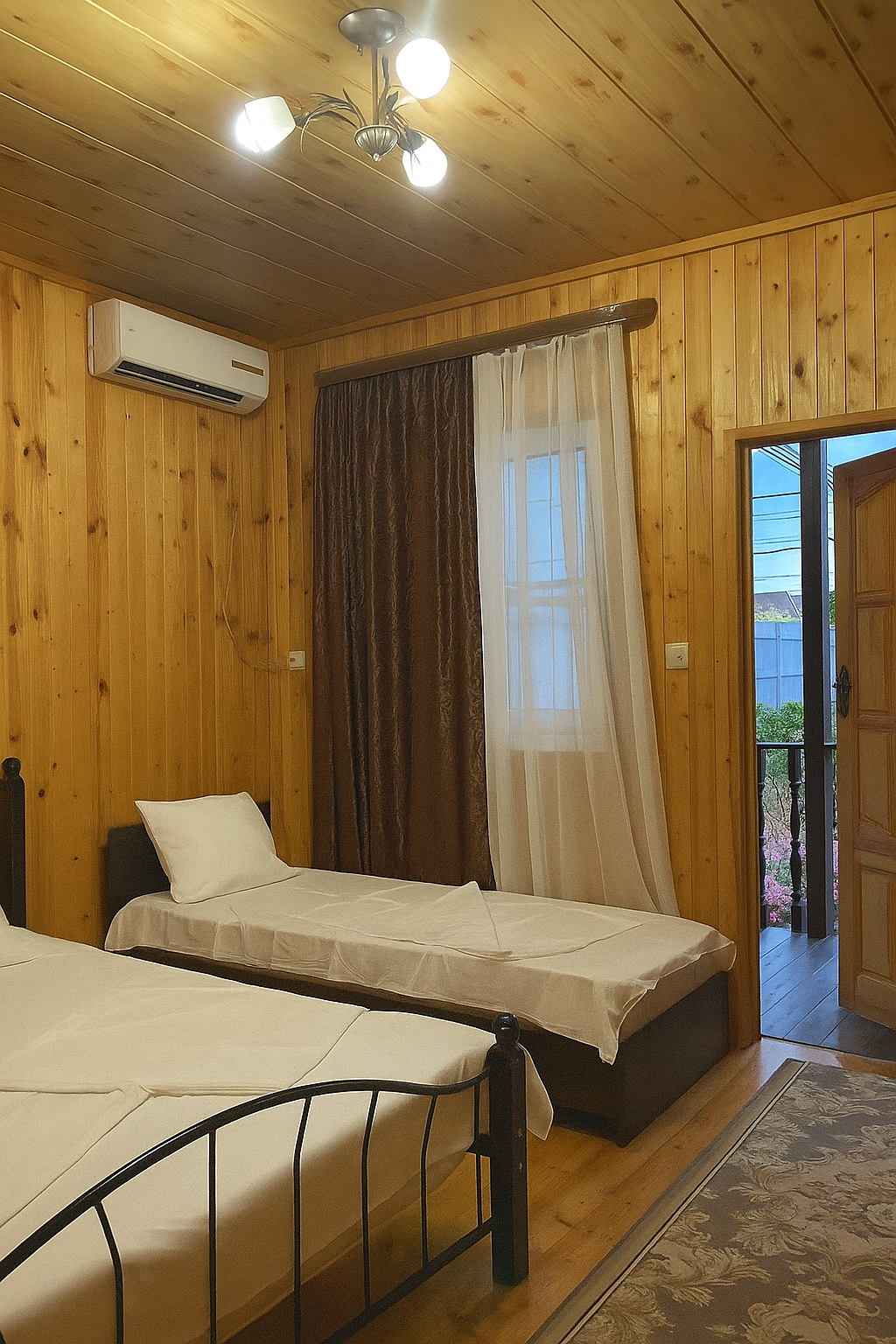 Коттедж с балконом