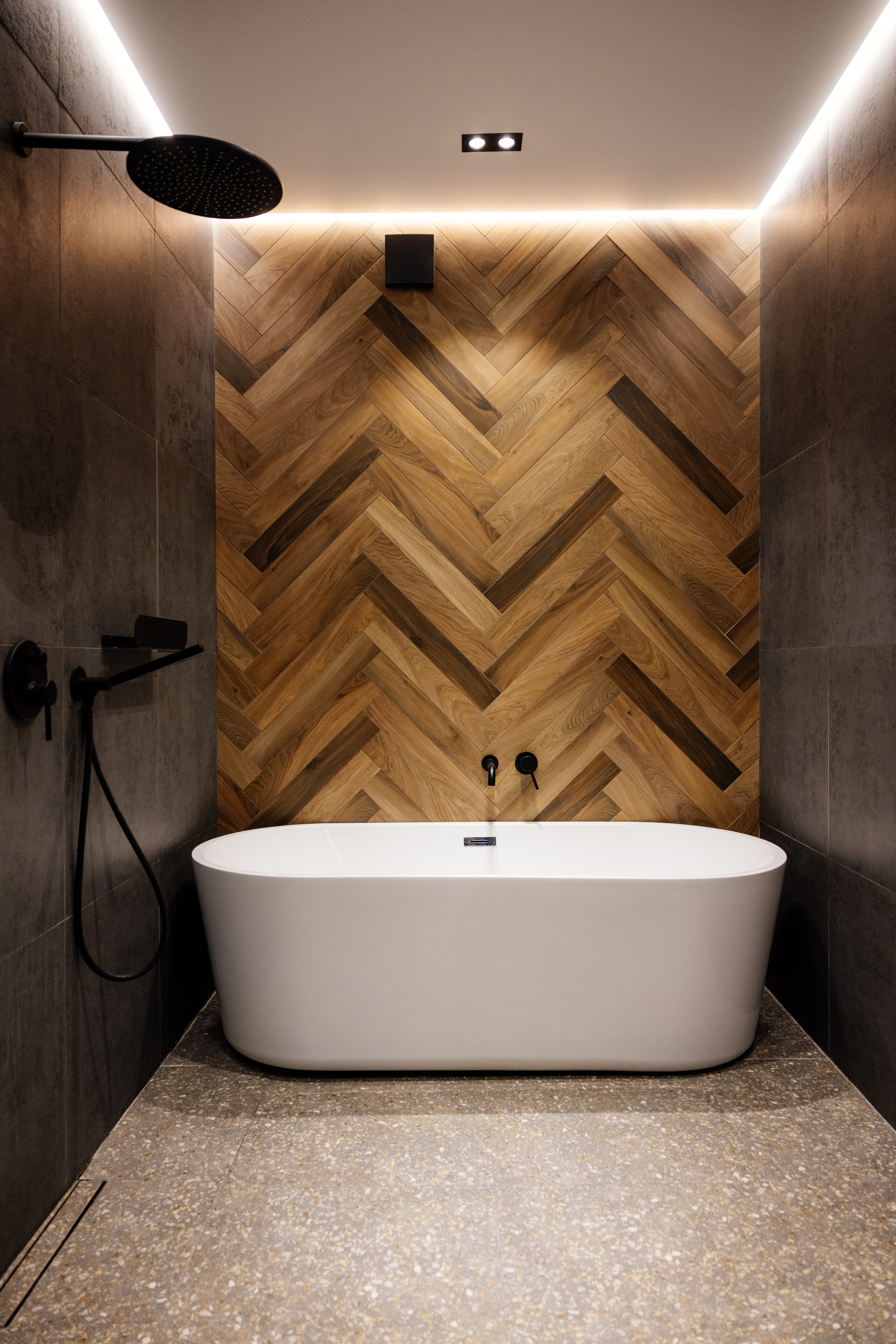 Депозит 5000р. Бронь на 2х чел. вкл. только  кровать.Если 2м гостям надо два раздельных спальных места,доплата 1000 р.3 гостя- вкл. кровать и диван(2 двуспал.одеяла).Доп.одеял нет.