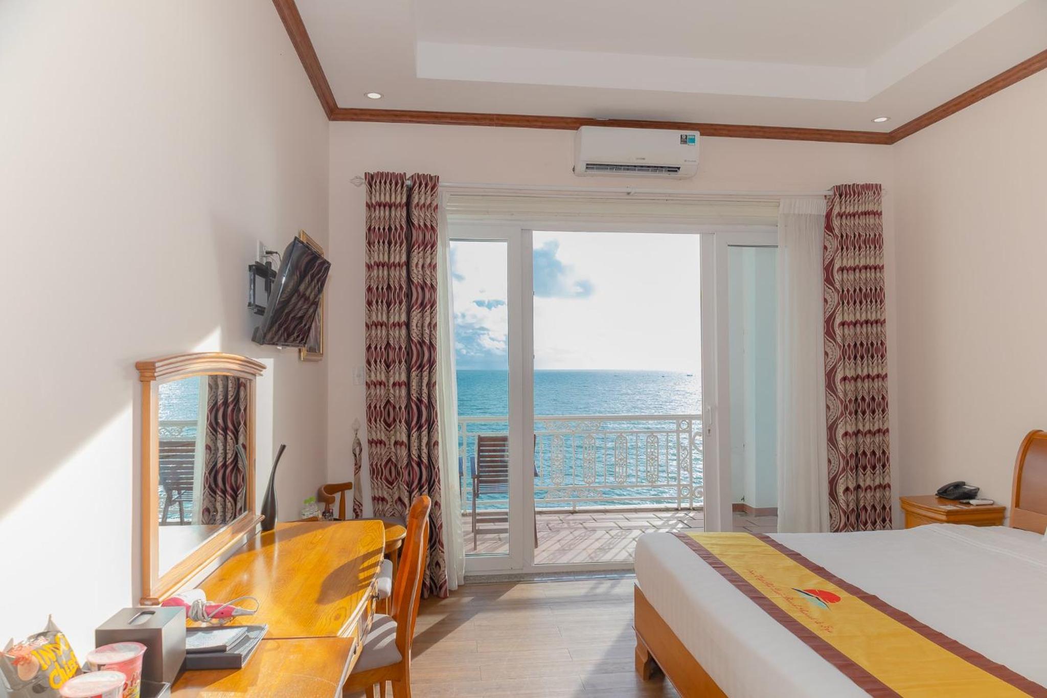 Deluxe Double or Twin Room with Sea View