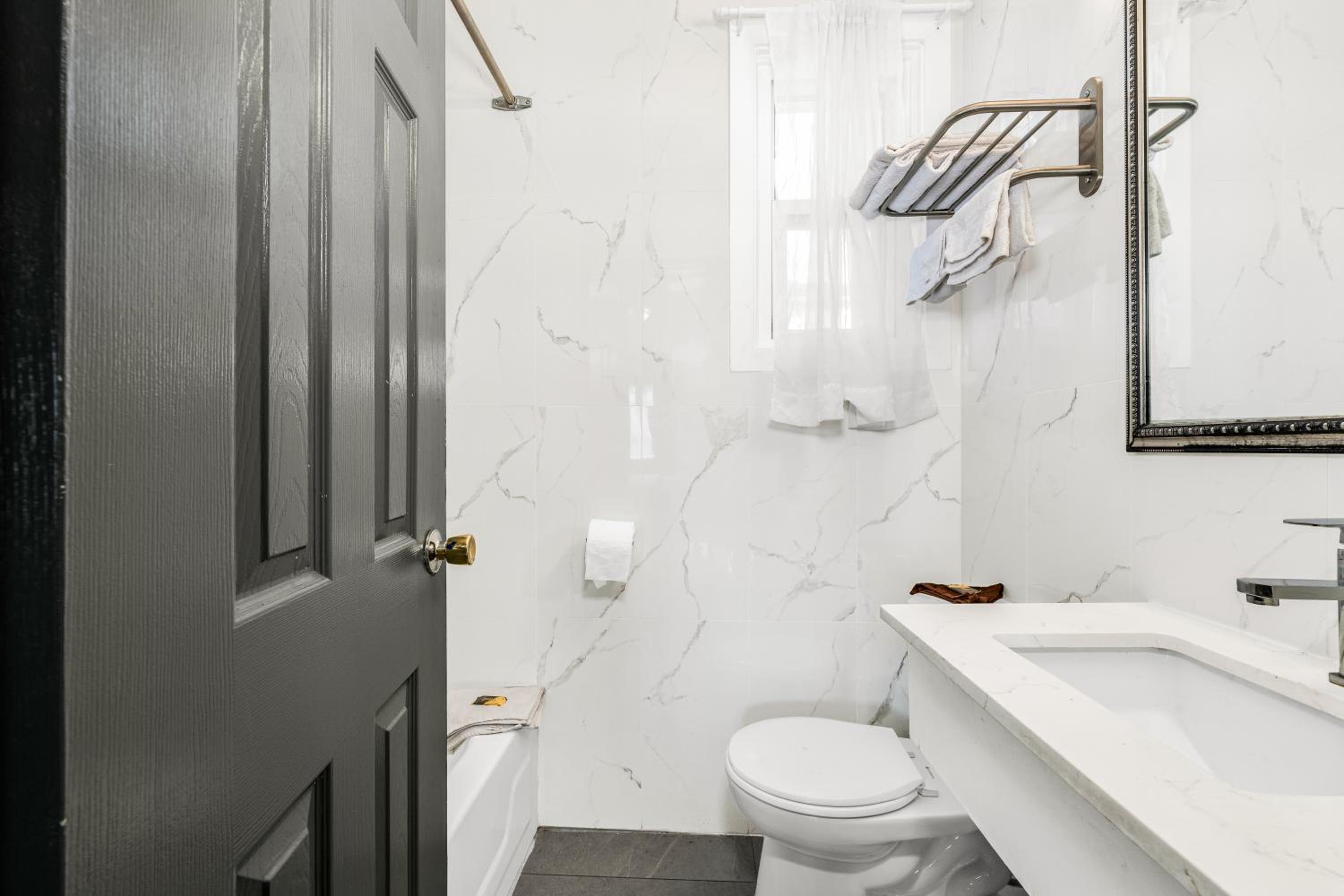 Queen Room - Non-Smoking