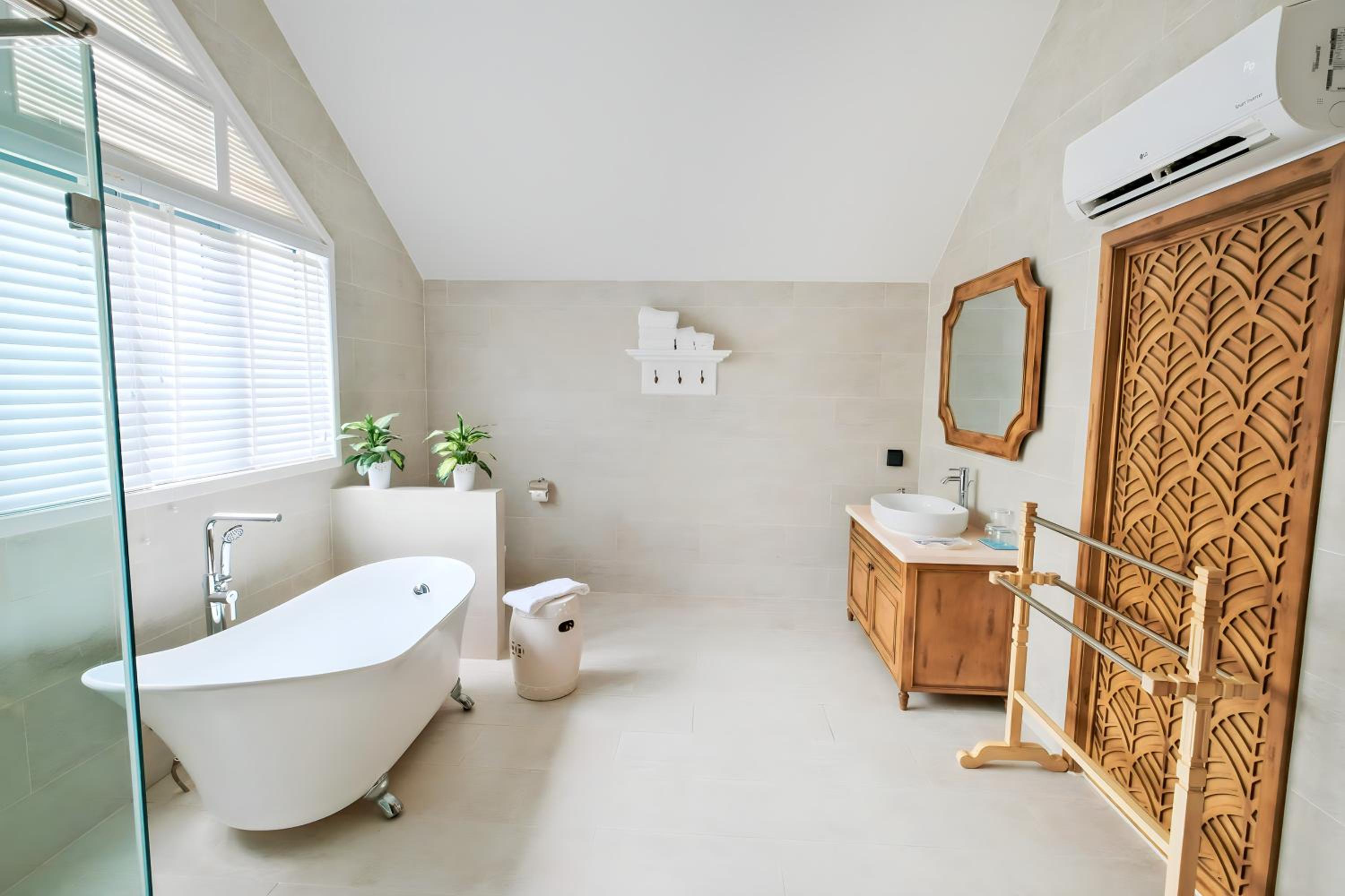 Five-Bedroom Villa with Garden View