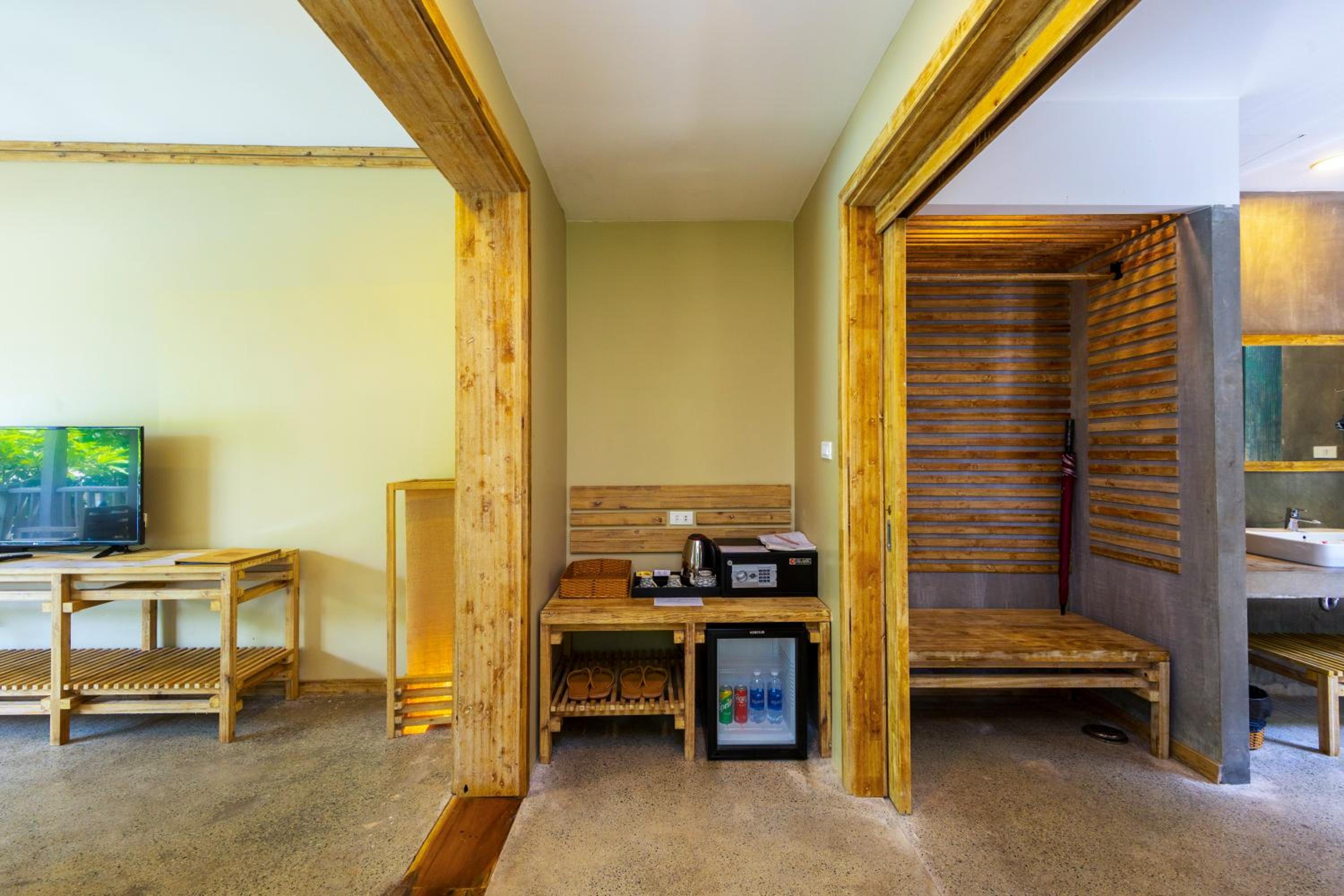 Hill Bungalow with bathtub