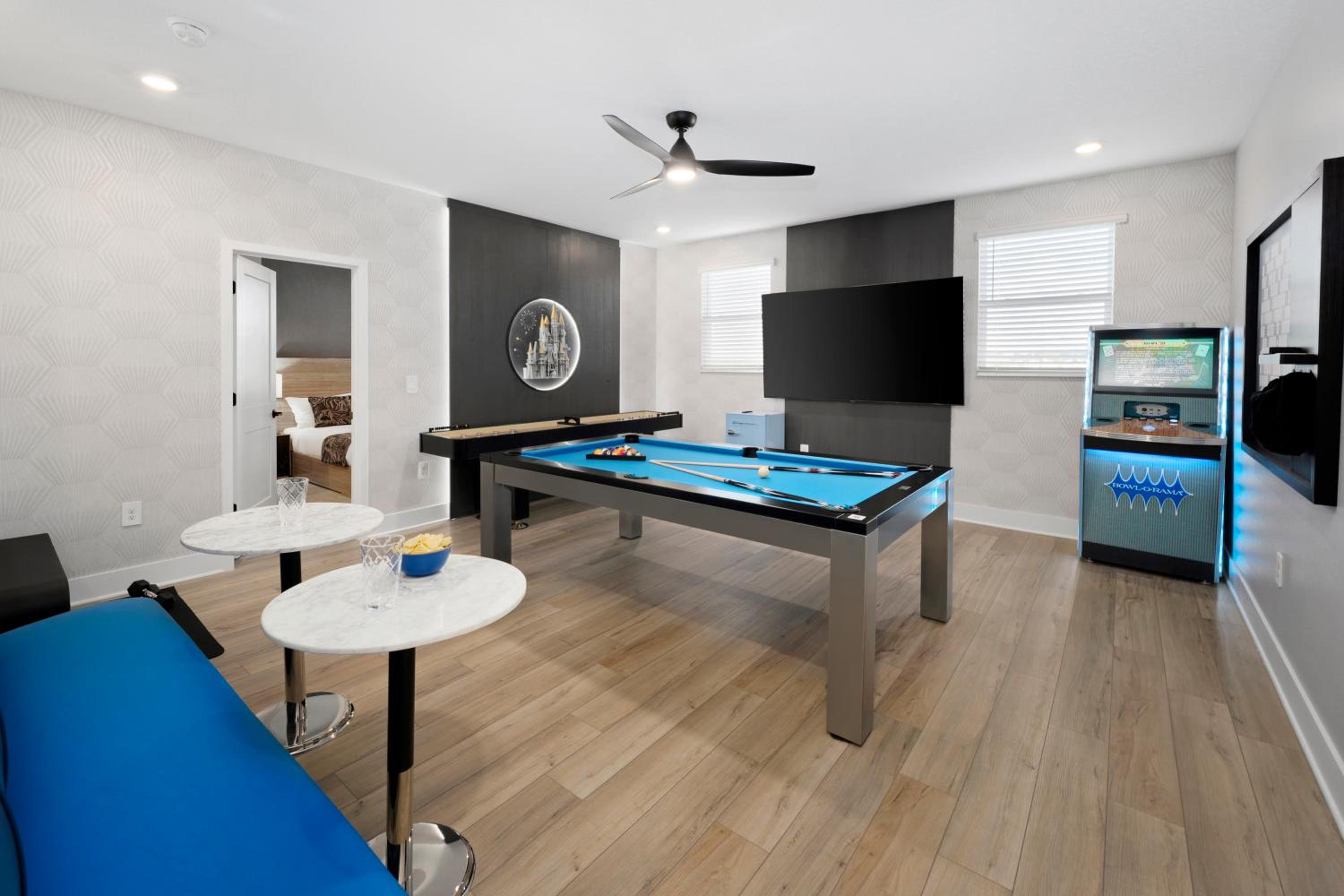 6 Bedroom Estate with Private Pool, Kitchen, Theater & Arcade