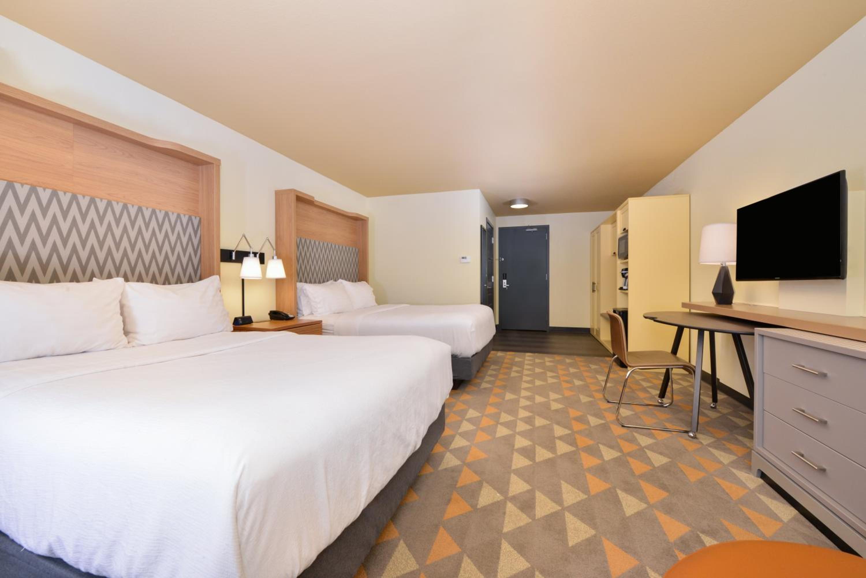 Queen Room with Two Queen Beds - Hearing Accessible