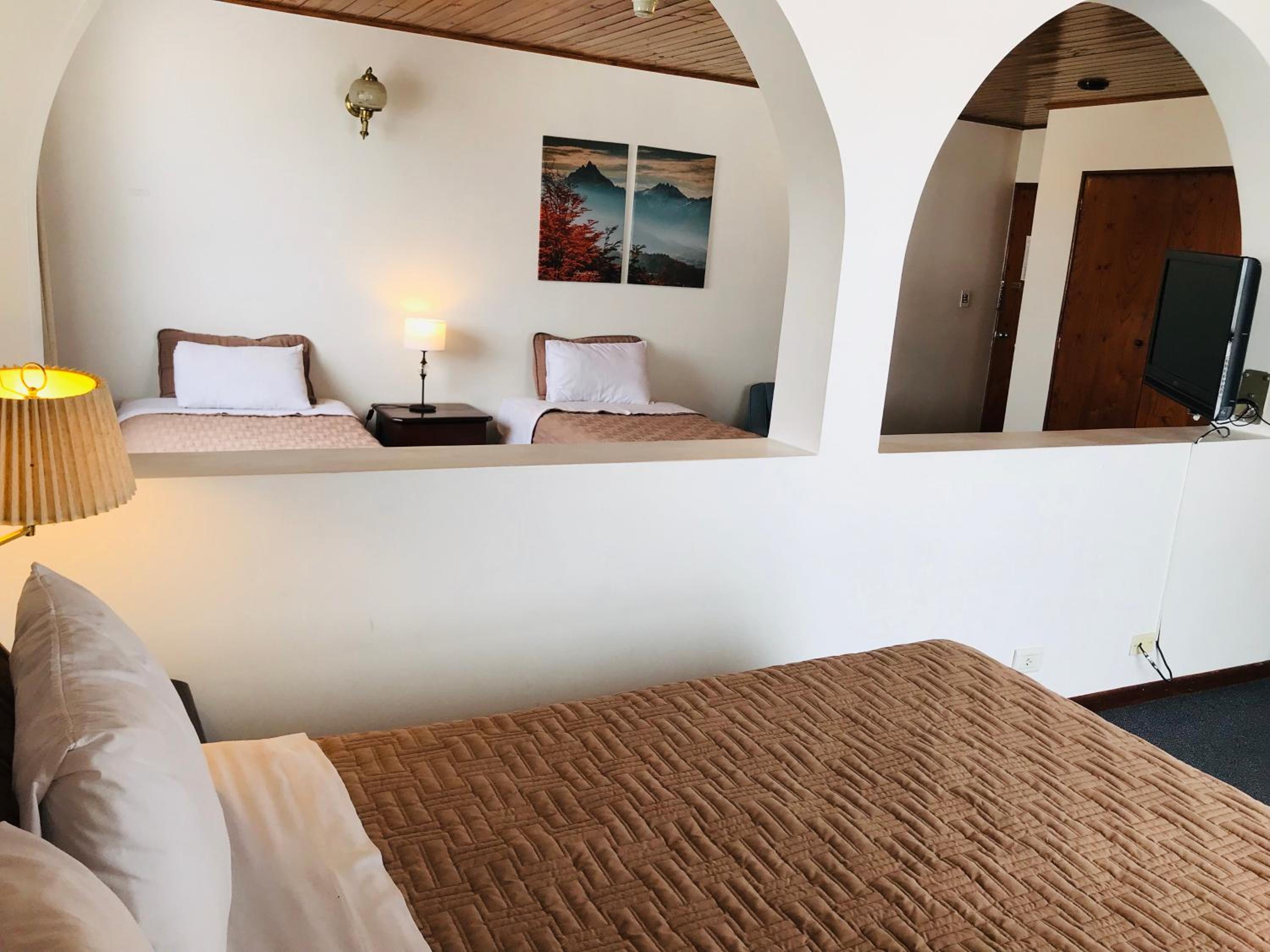 Family Room (1 Double bed + 2 single beds)