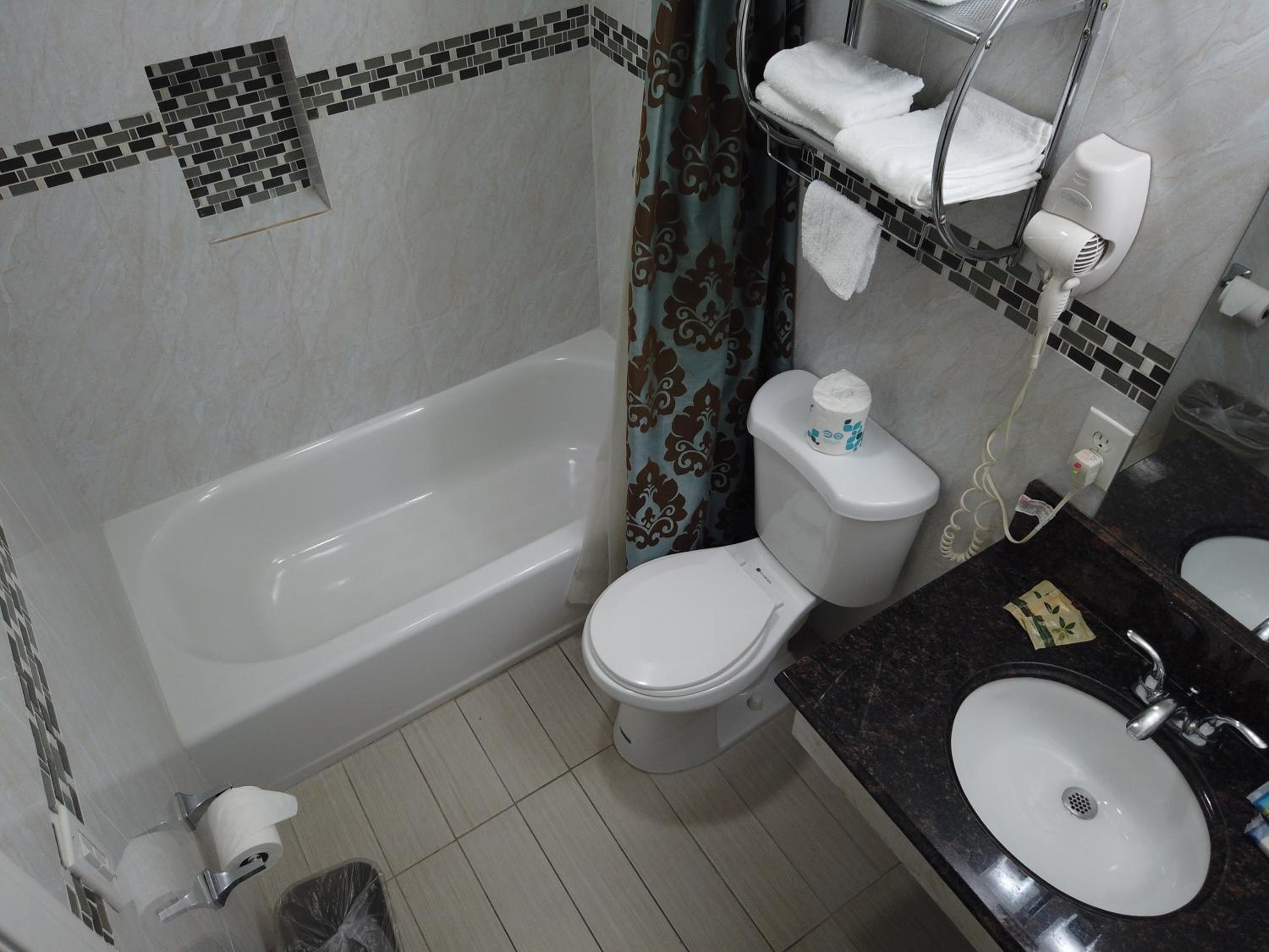 Deluxe Queen Room with Two Queen Beds